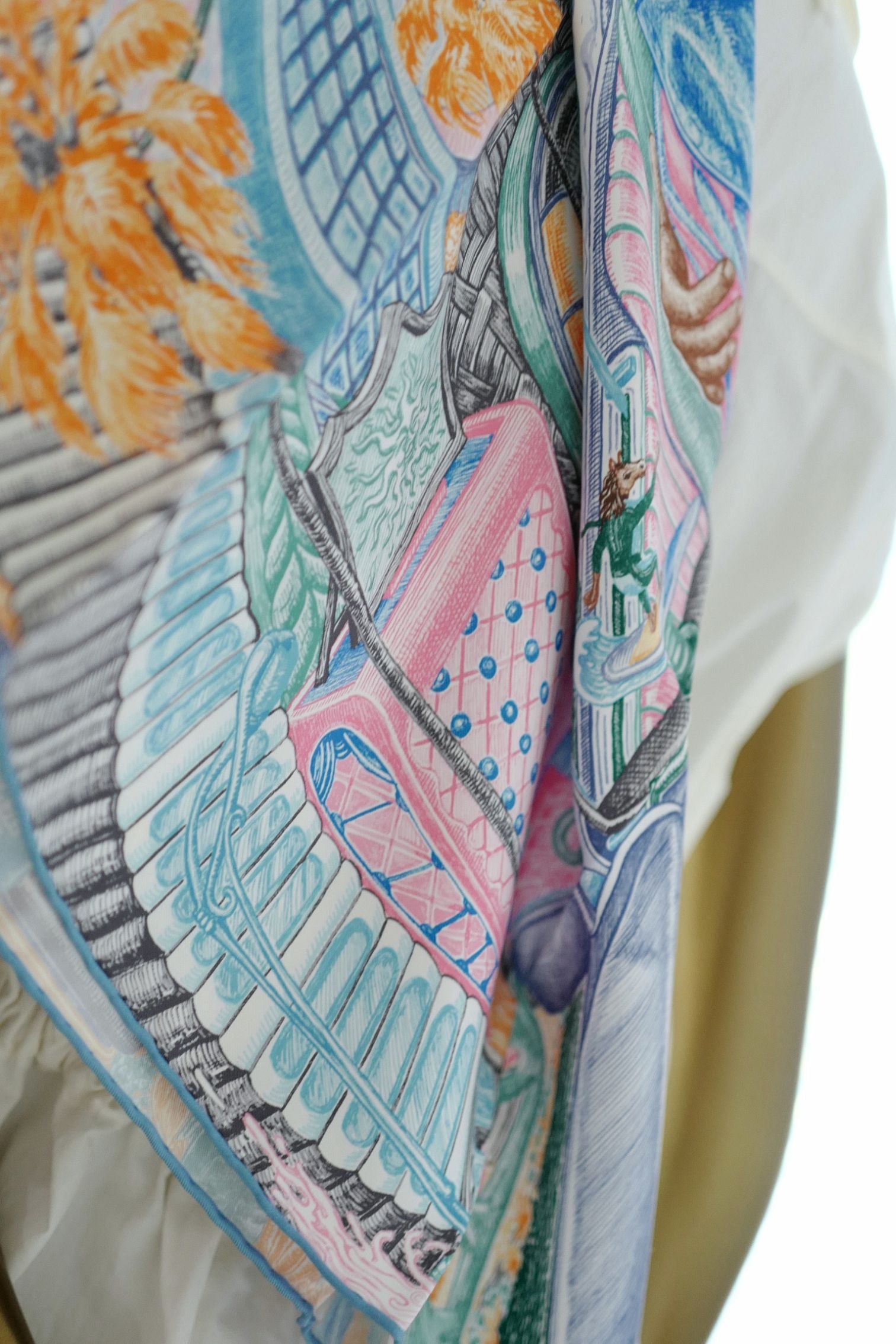 Hermès City of Light Scarf Bleu Jean/Rose/ Vert Véronèse 100% Silk 90