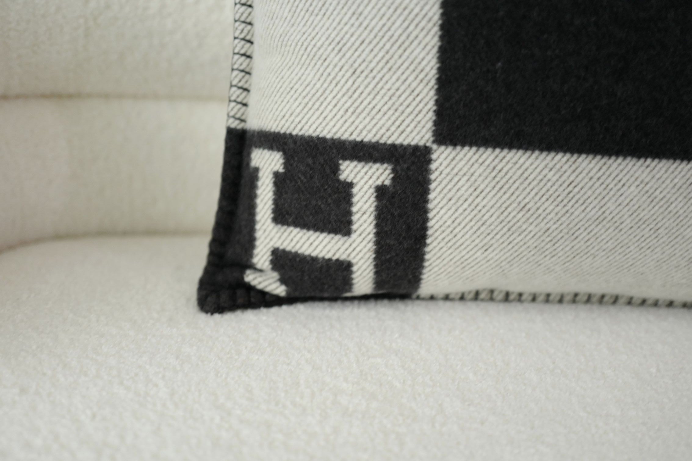 NEW Hermes Avalon Pillow Small Model Ecru Gris Foncé Jacquard Wool Cashmere