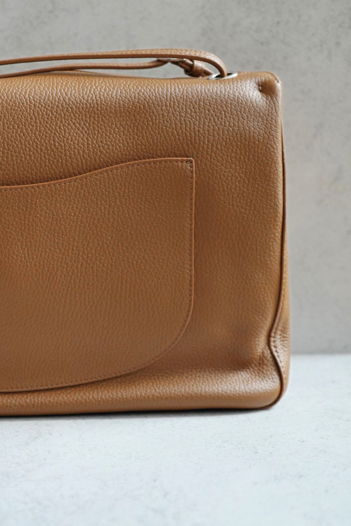 Chanel 26A Matthieu Blazy Maxi 38 Flapbag Camel Grained Calfskin Silver HW