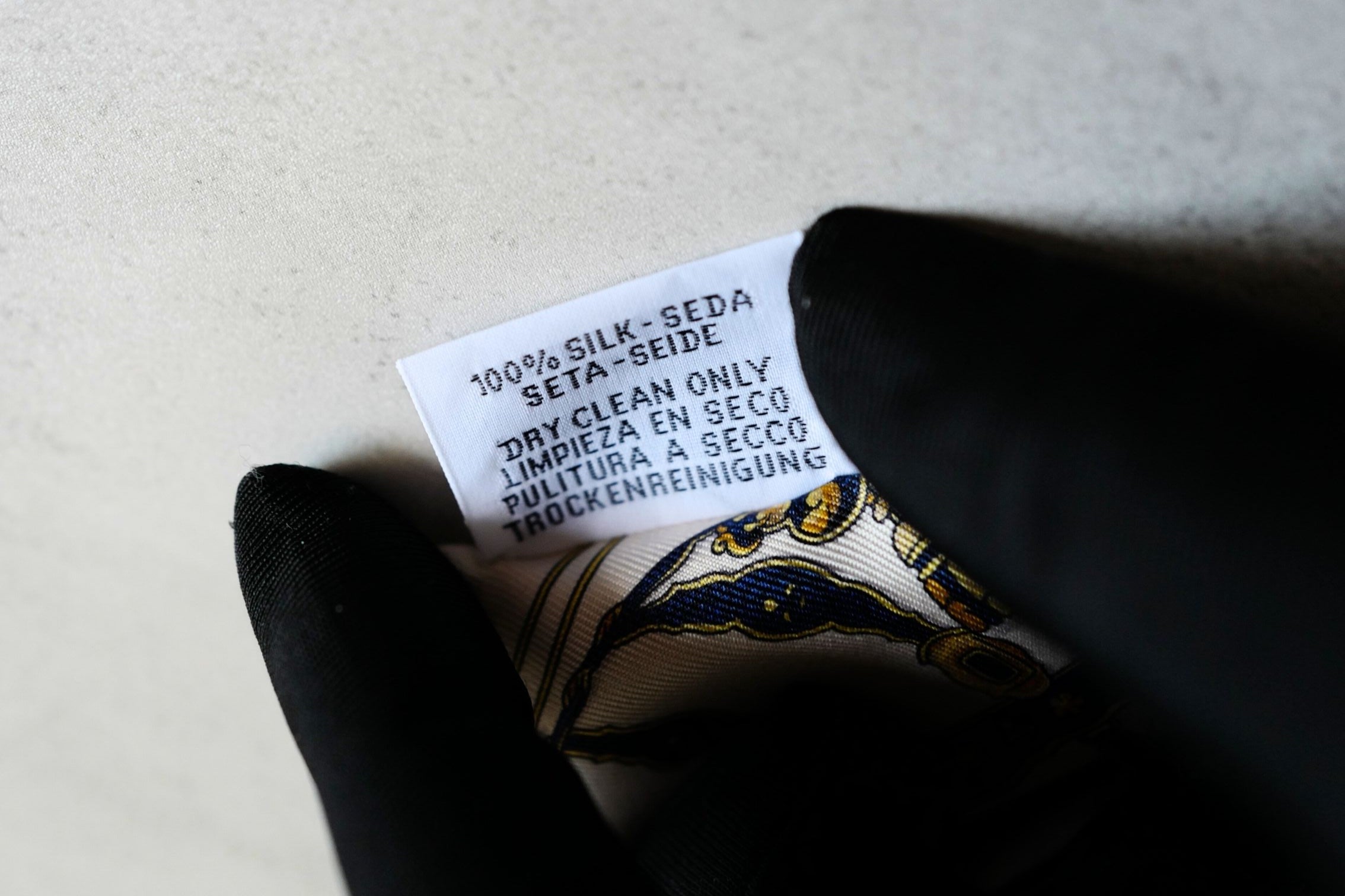 Hermès Twilly Grand Apparat Scarf Ivoire Marine Rose 100% Silk Twill