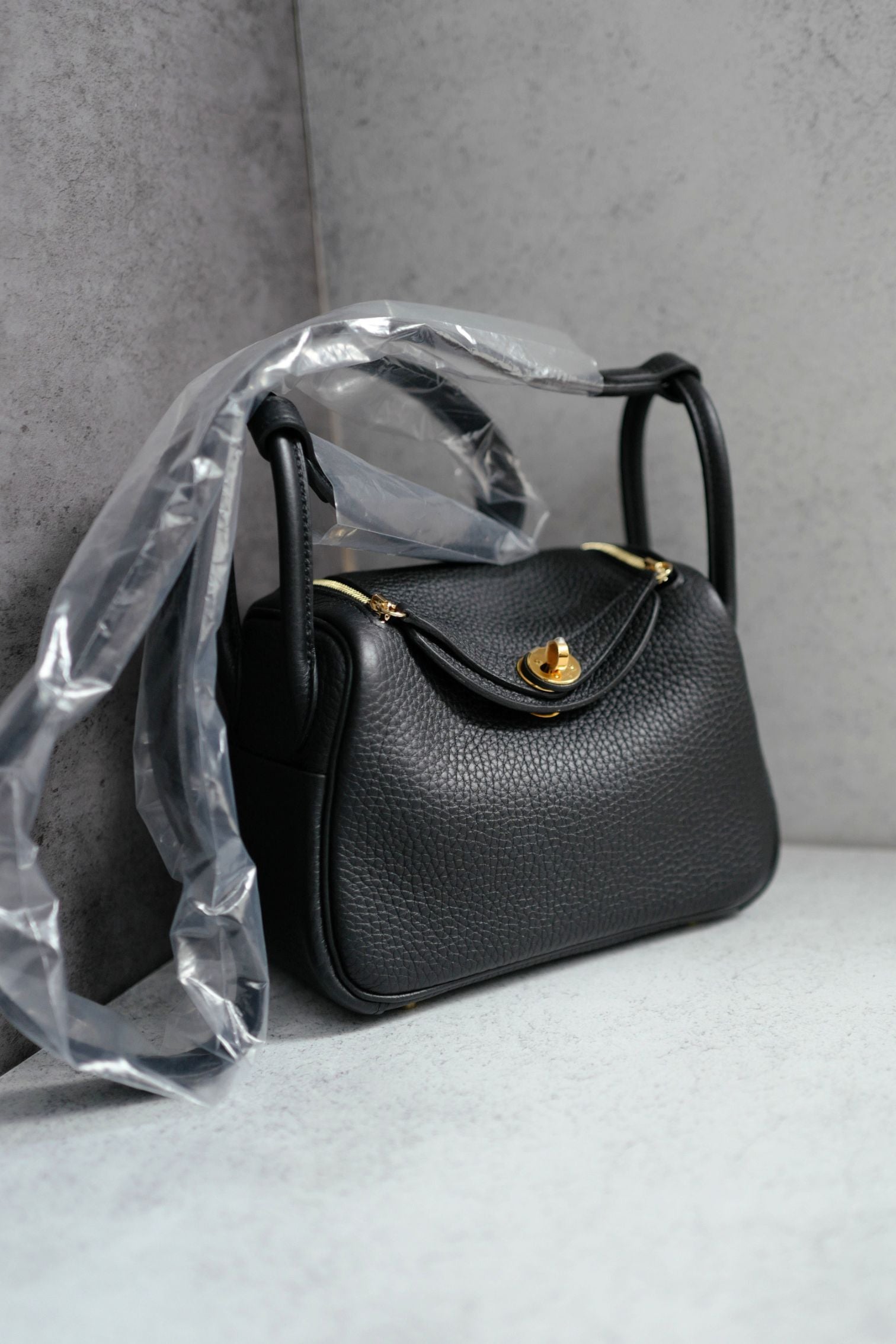 Brand New Hermès Mini Lindy Black Noir Clemence Gold Hardware U 2023