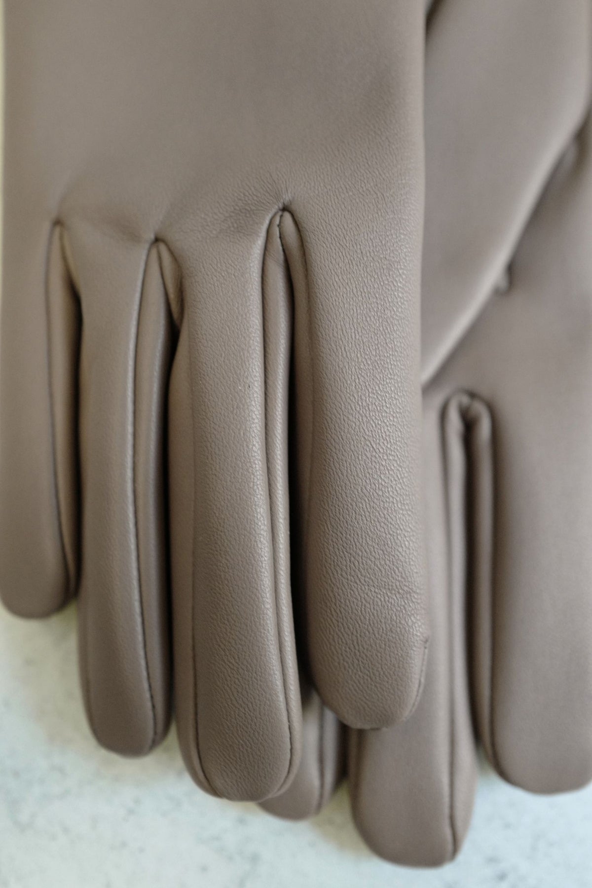 Hermès Hommage Gloves Lambskin Leather with Silk Lining Etoupe Size 70