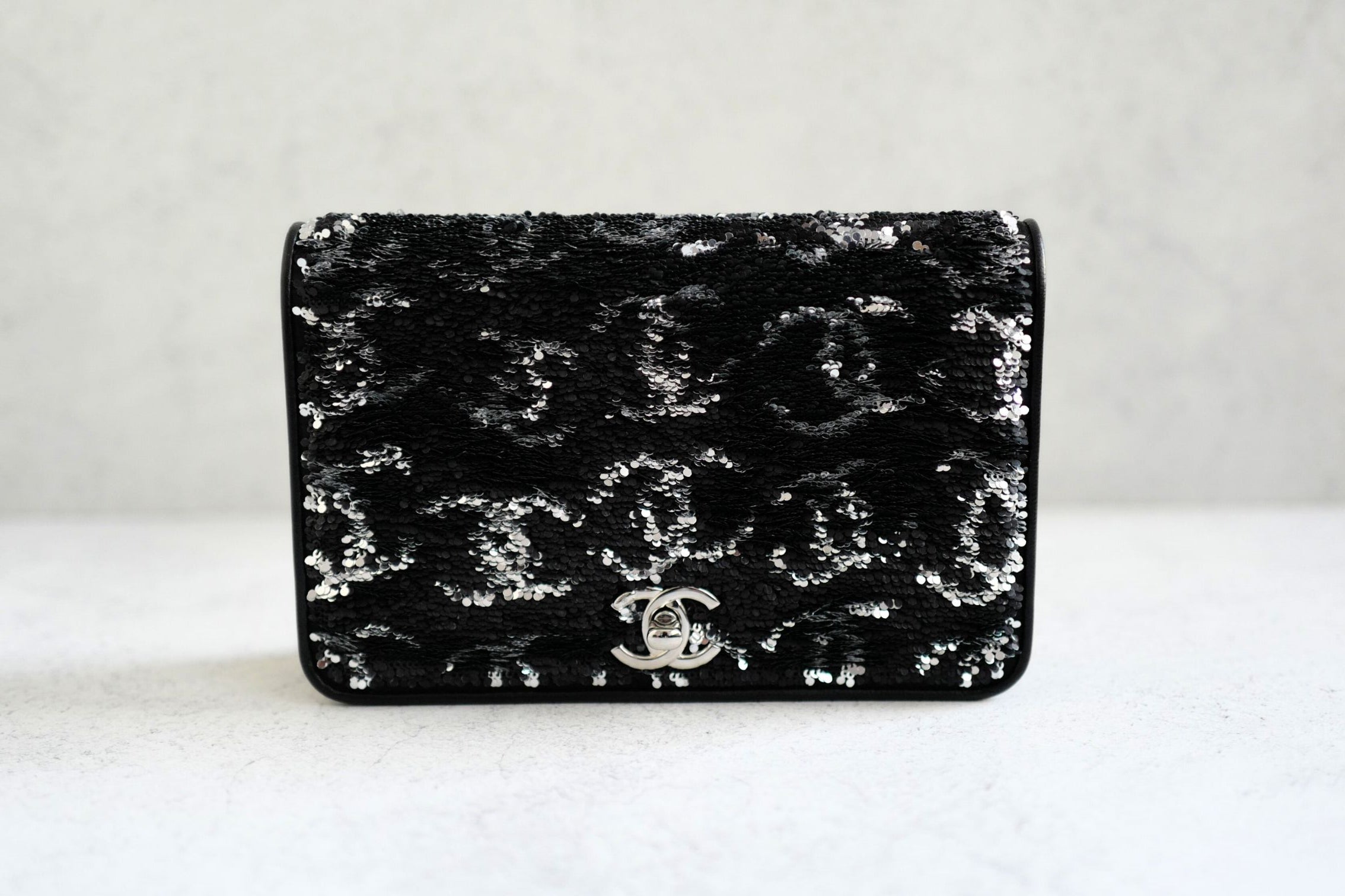 New 23K Chanel Classic Reversible Sequin CC Wallet On Chain Handbag