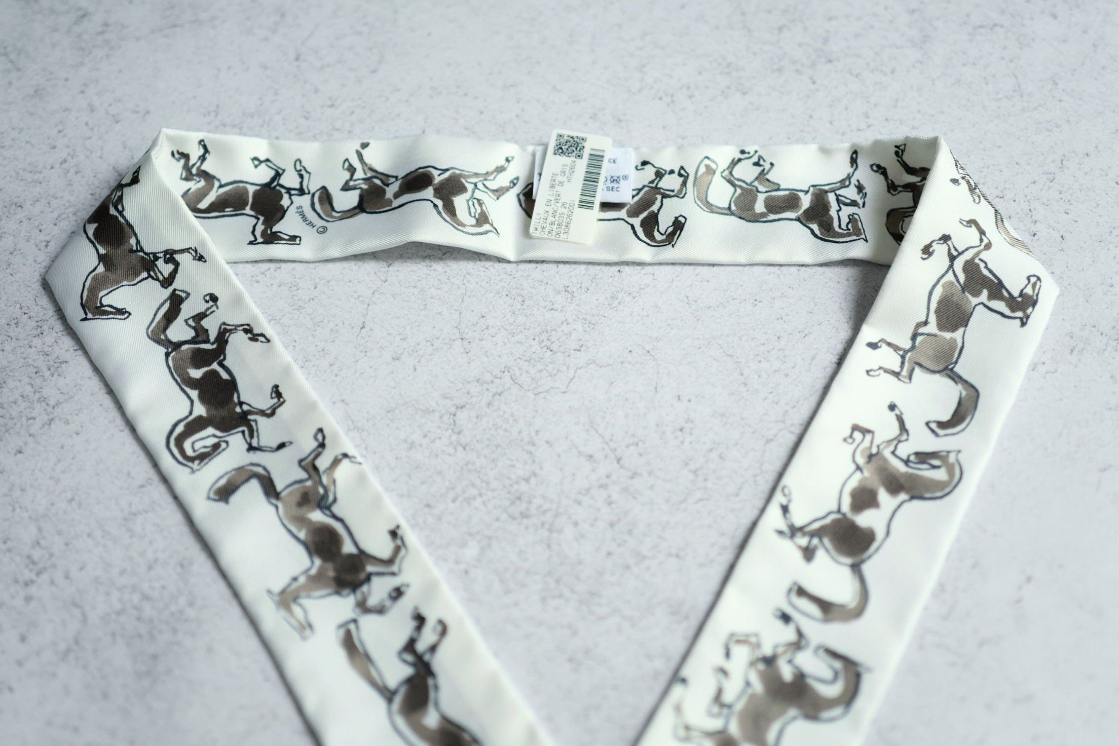 Hermès Chevaux en Liberte Twilly Blanc / Vert de Gris / Bronze 100% Silk