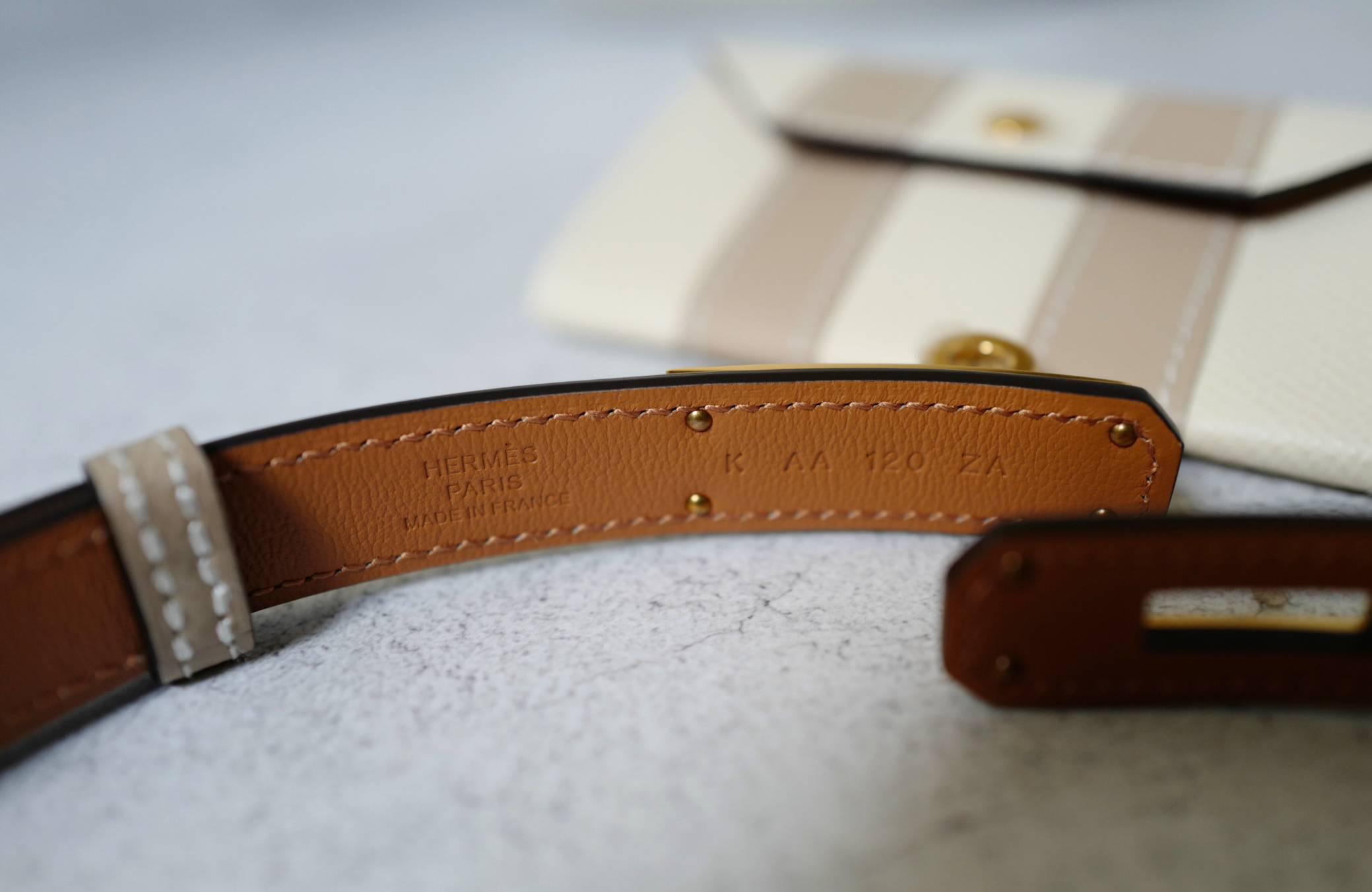 NEW Hermès Kelly Pocket 18 Bayadère Belt Trench/Craie Gold Hardware