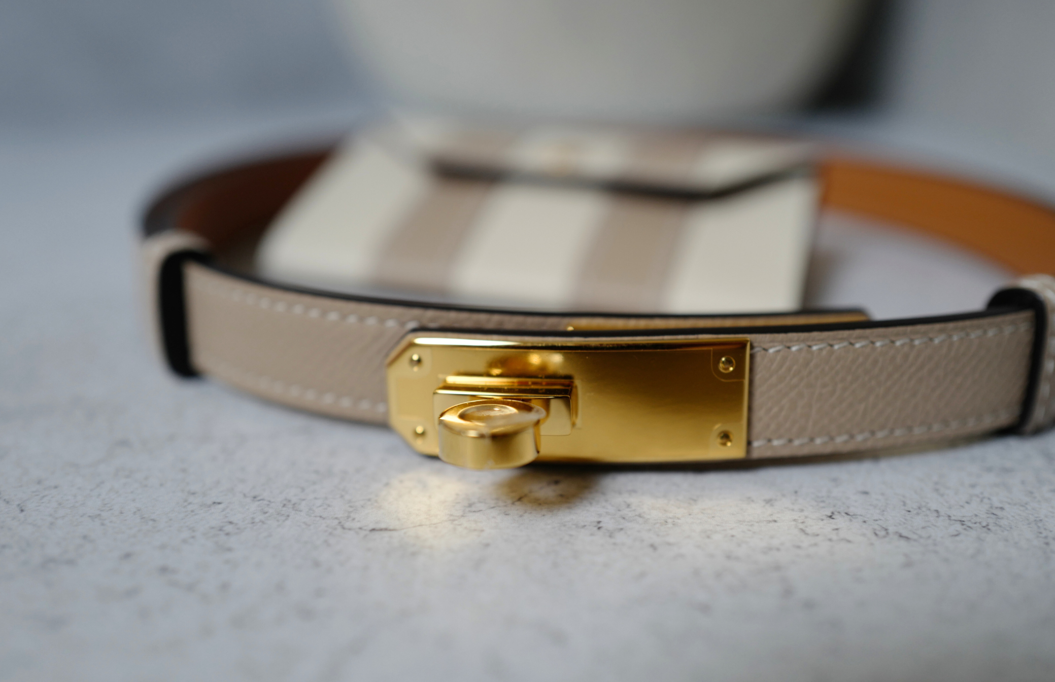 NEW Hermès Kelly Pocket 18 Bayadère Belt Trench/Craie Gold Hardware