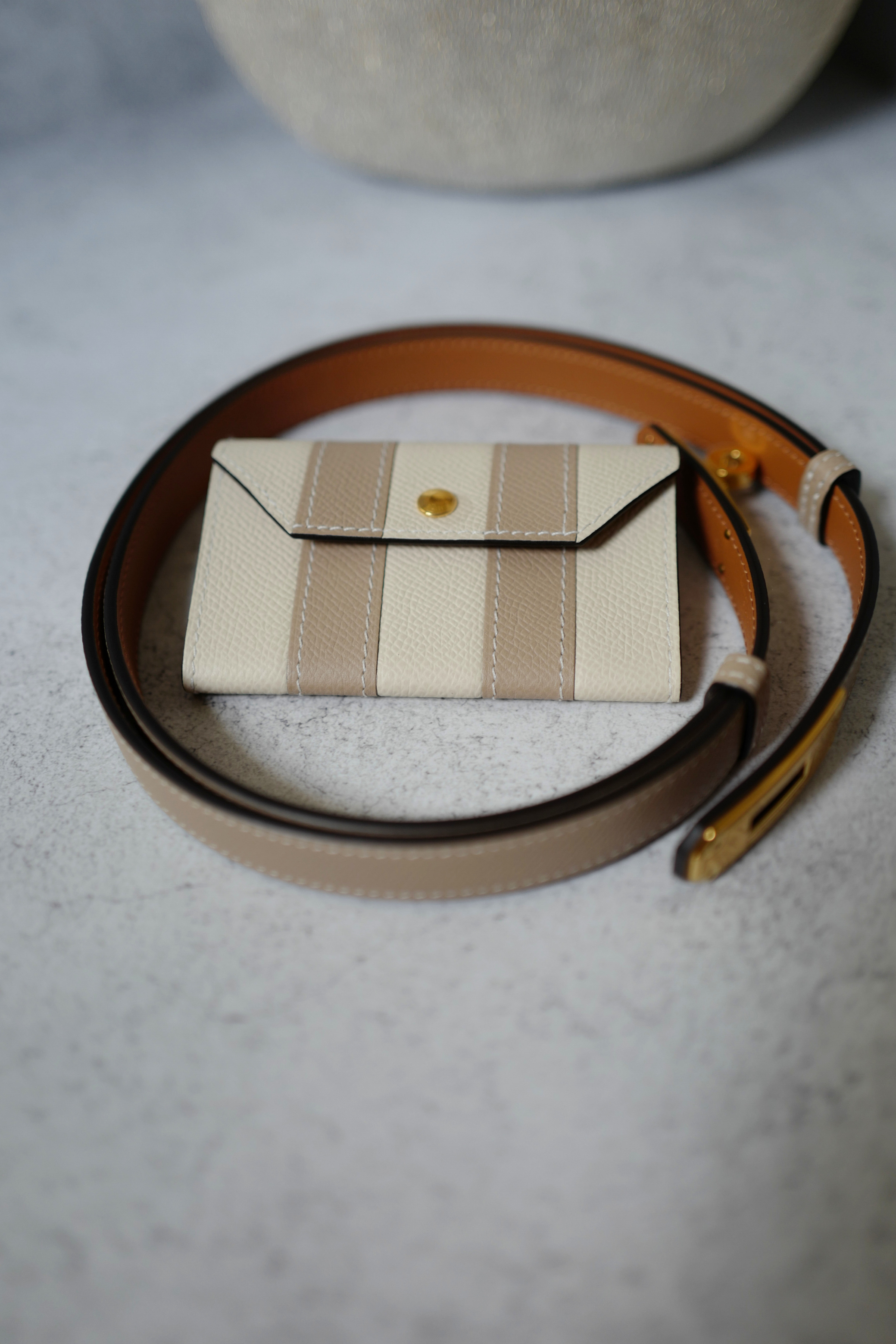 NEW Hermès Kelly Pocket 18 Bayadère Belt Trench/Craie Gold Hardware