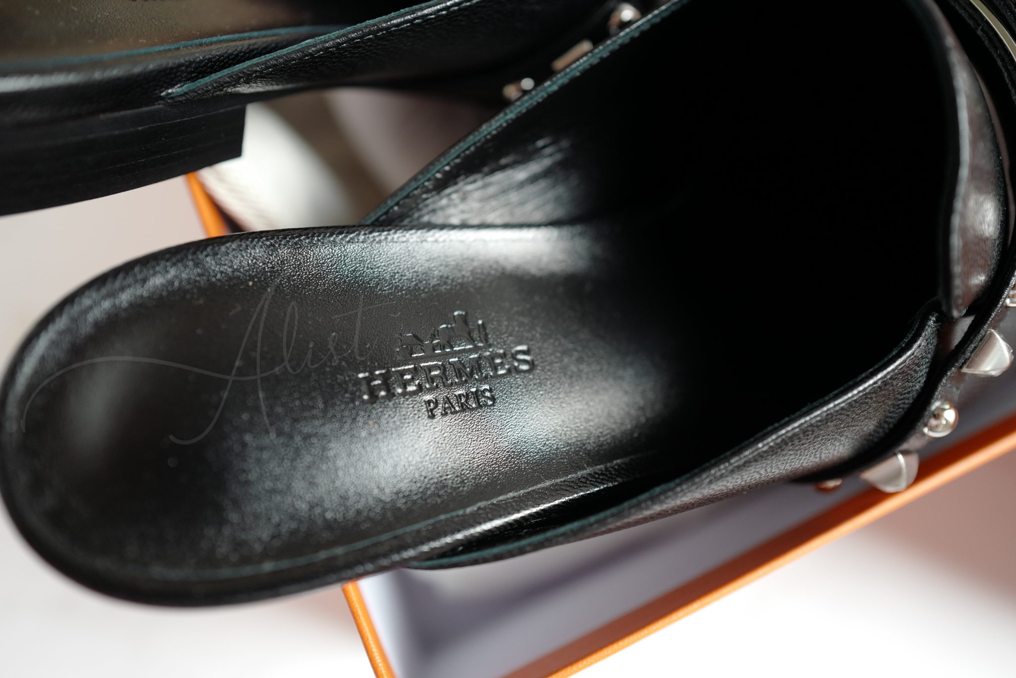 BNIB Hermes Mule Femme OZ Chevre/ Clous Noir 38