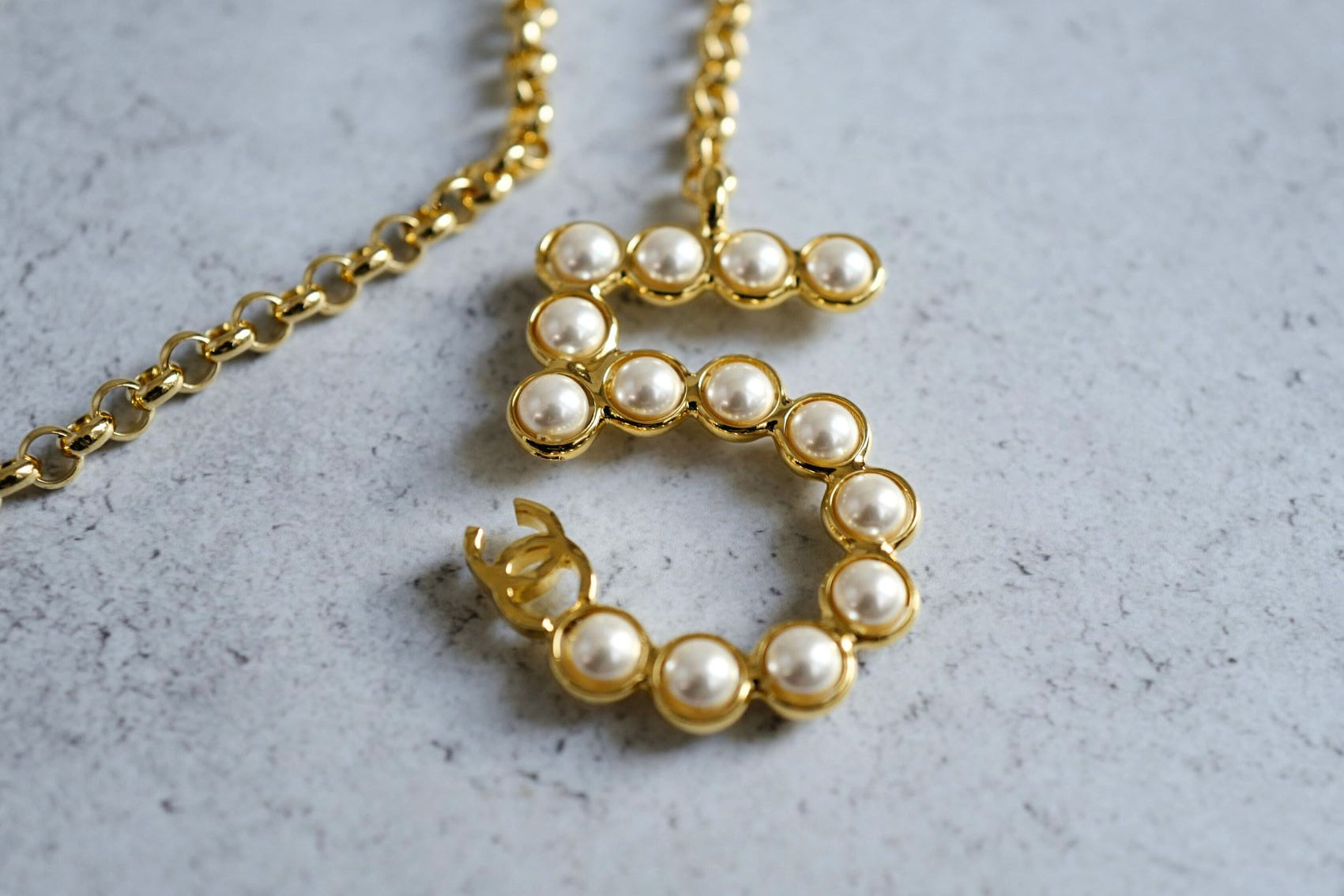 BNIB Chanel 24S Chain Belt with COCO & No 5 Pendant in Gold & Pearly White 85