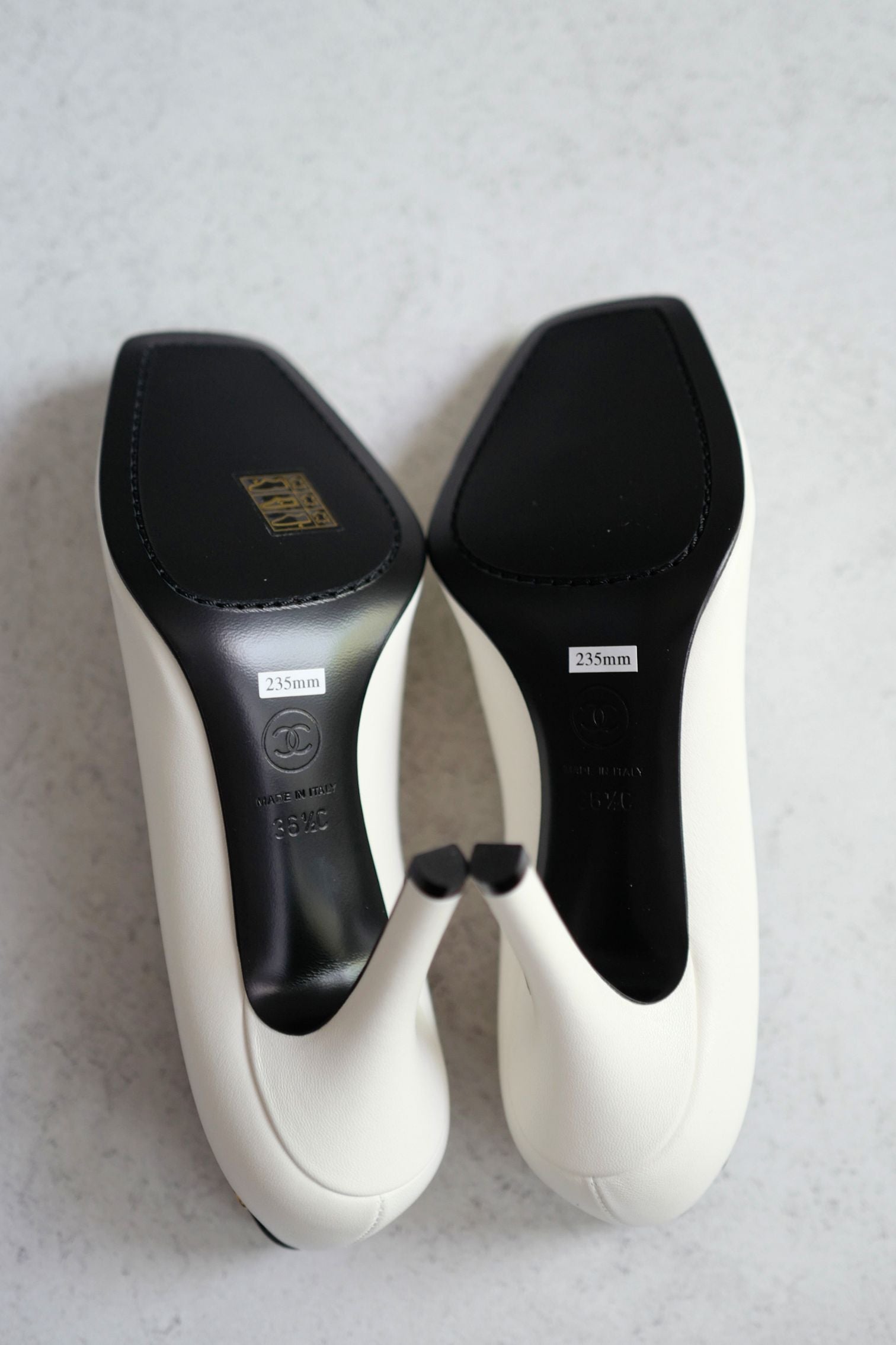 Chanel 26S Pumps Matthieu Blazy's White Lambskin Size 36.5c