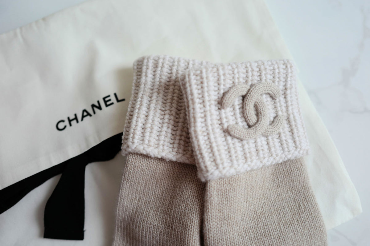 NEW Chanel Fall-Winter 2024/25 Knit Gloves CC Logo