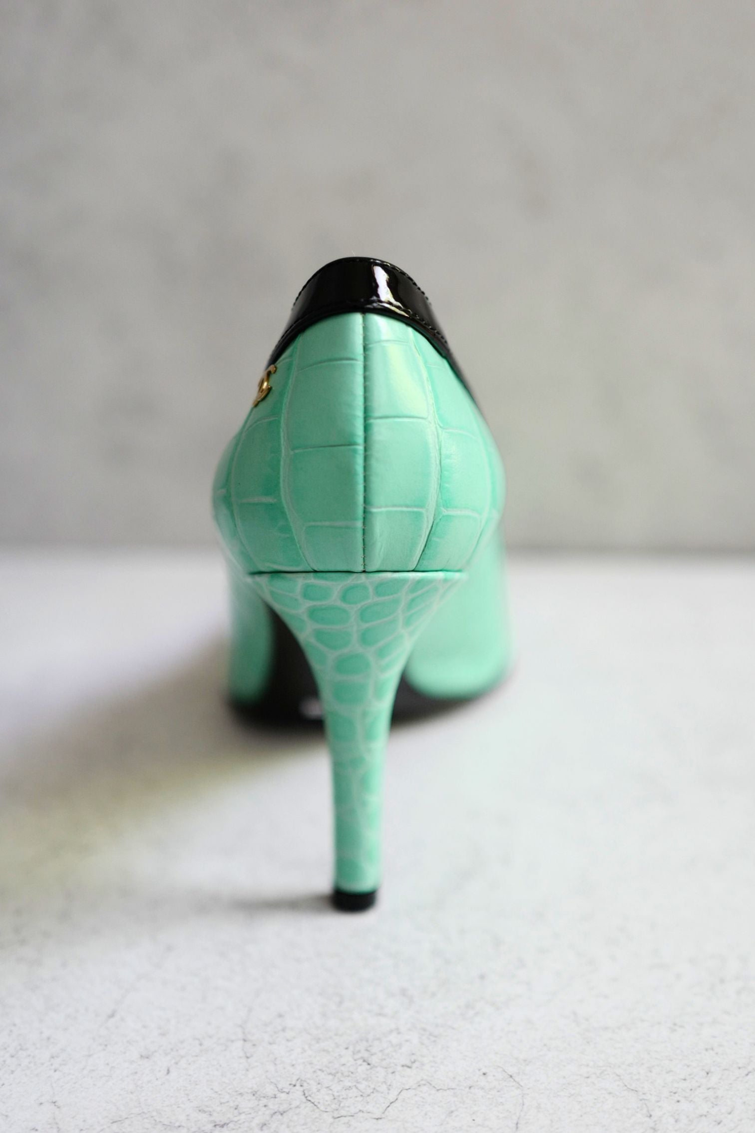 Chanel 26S Pumps Matthieu Blazy's Black/Green Crocodile Embossed Size 38