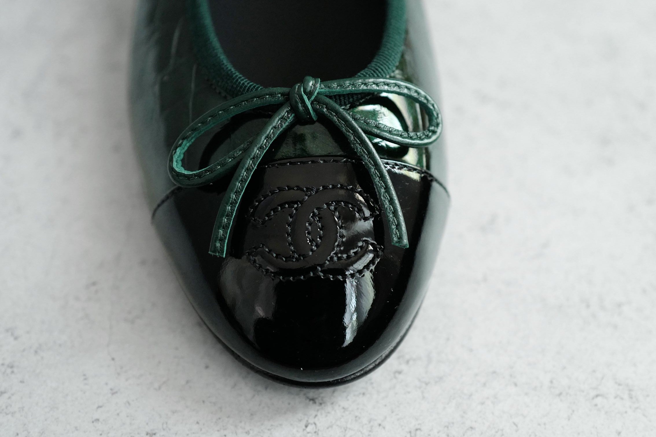 Chanel 26A Matthieu Blazy Ballet Flats Croc Patent Calfskin Dark Green Black 37