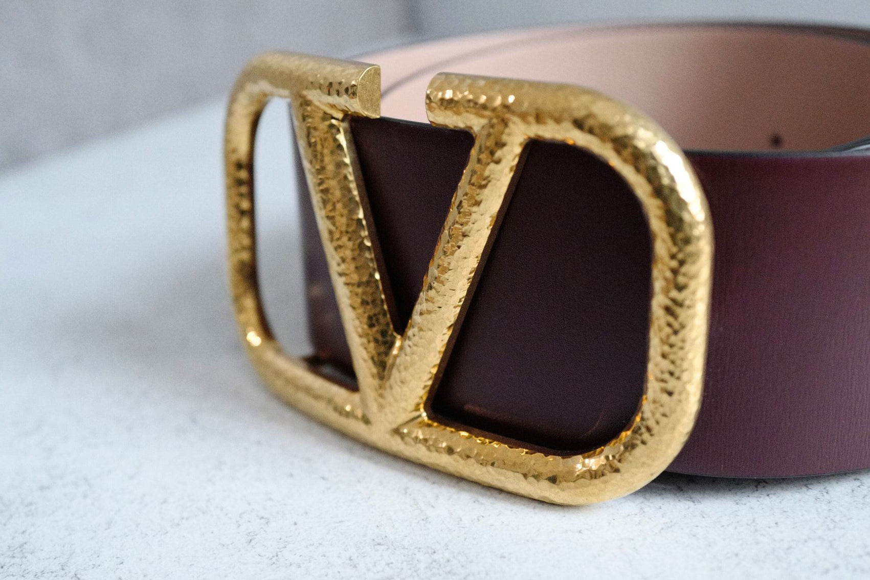 Valentino Vlogo Hammered Buckle Reversible Wide Signature Belt Burgundy/Blush