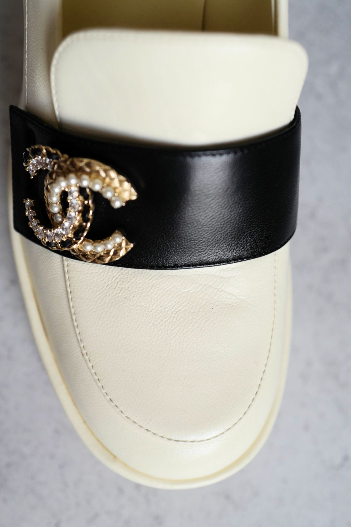 BNIB CHANEL 23C Ivory/Black Crystal CC Logo Moccasin Loafers 37.5