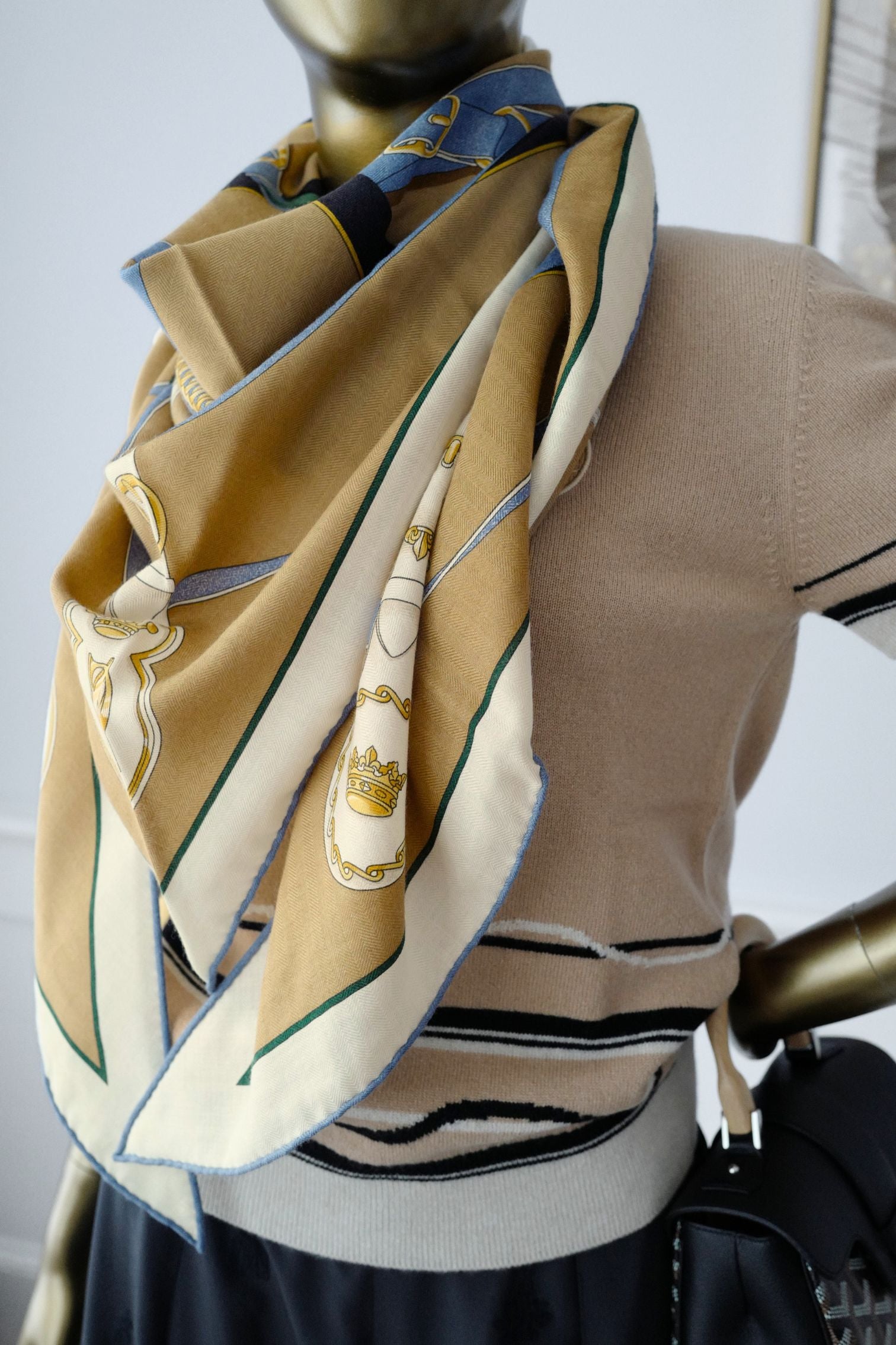 Hermès Triangle La Promenade du Matin Beige Doré/Bleu Jean/Ébène Cashmere Silk