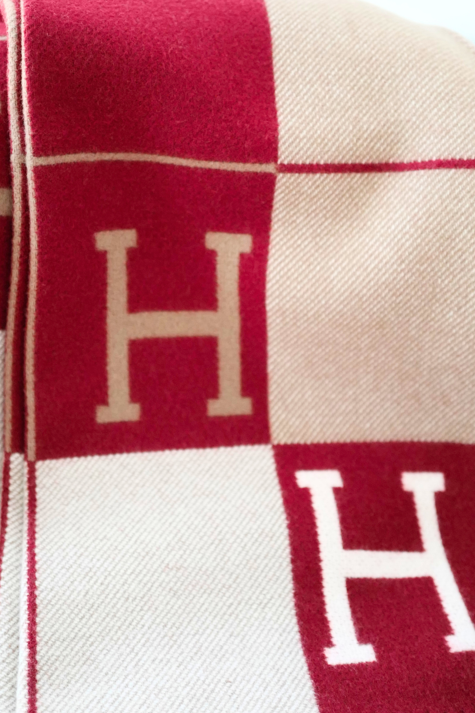 NEW HERMÈS Avalon III Throw Blanket Ecru / Rouge H Wool Cashmere