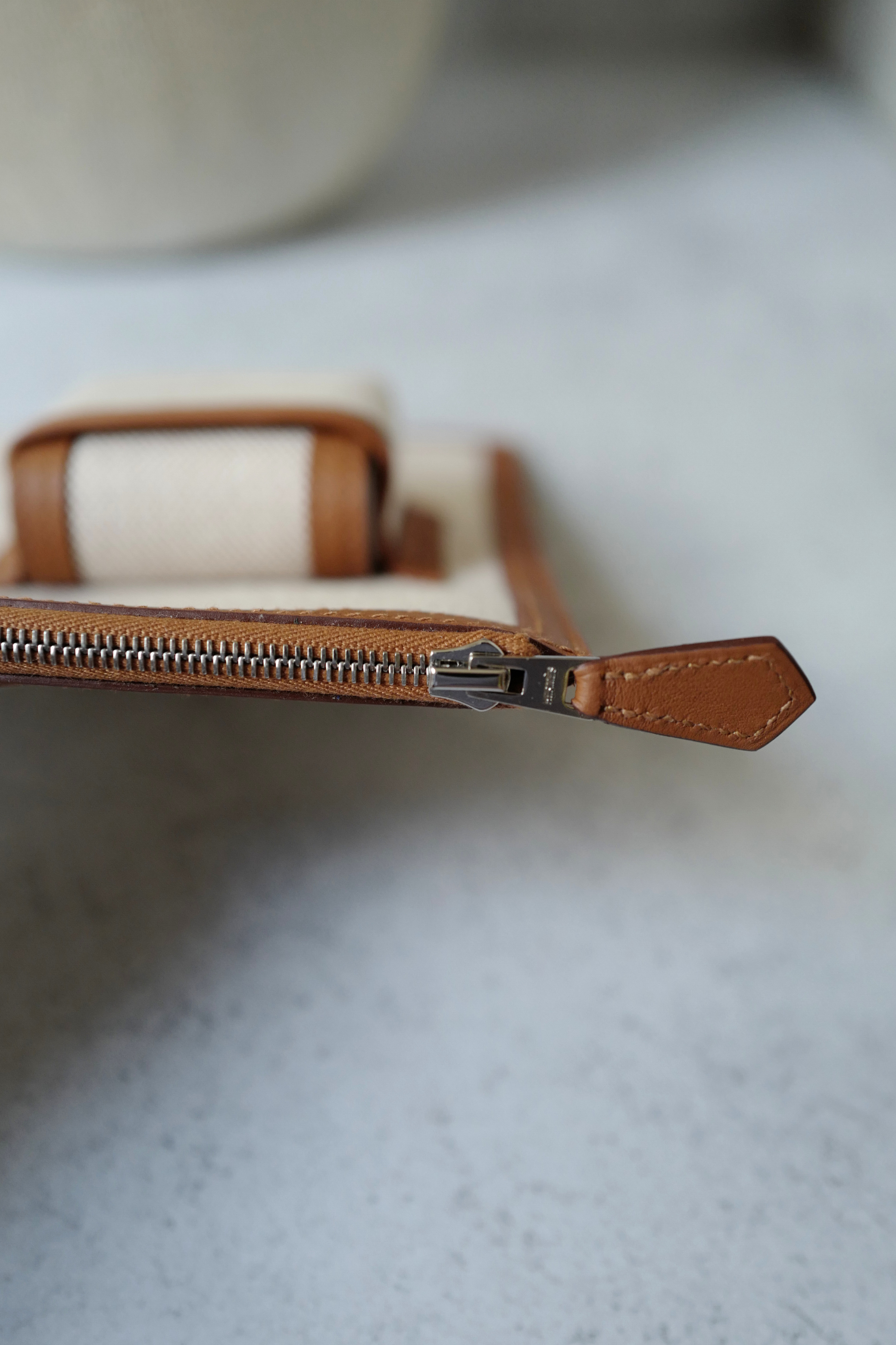 BNIB Hermès H Swift Canvas Cargo Travel Pouch in Ecru-Gold with Palladium HW