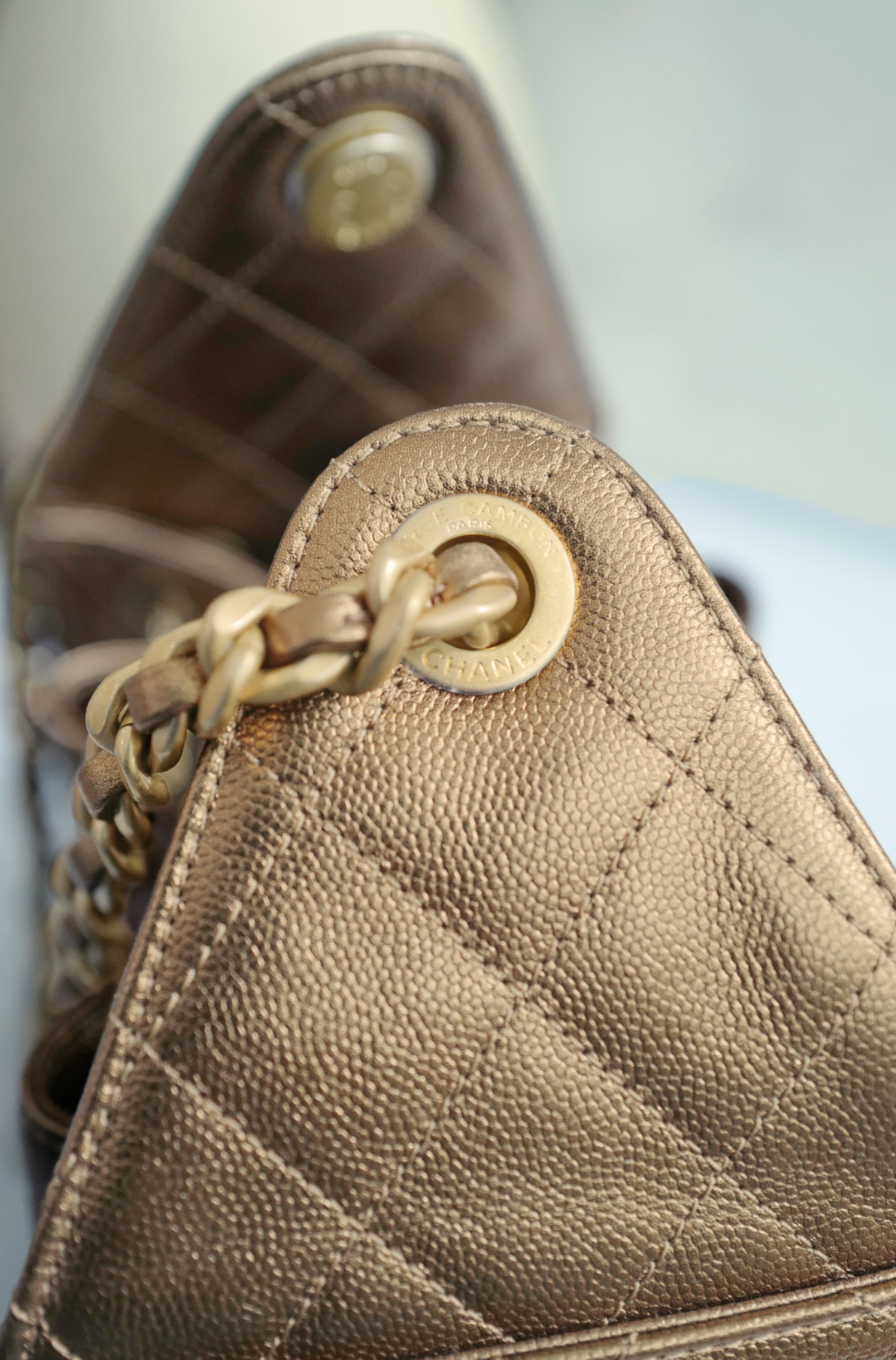 NEW CHANEL Spring-Summer 2025 25S Small Hobo Bag Metallic Grained Calfskin Bronze