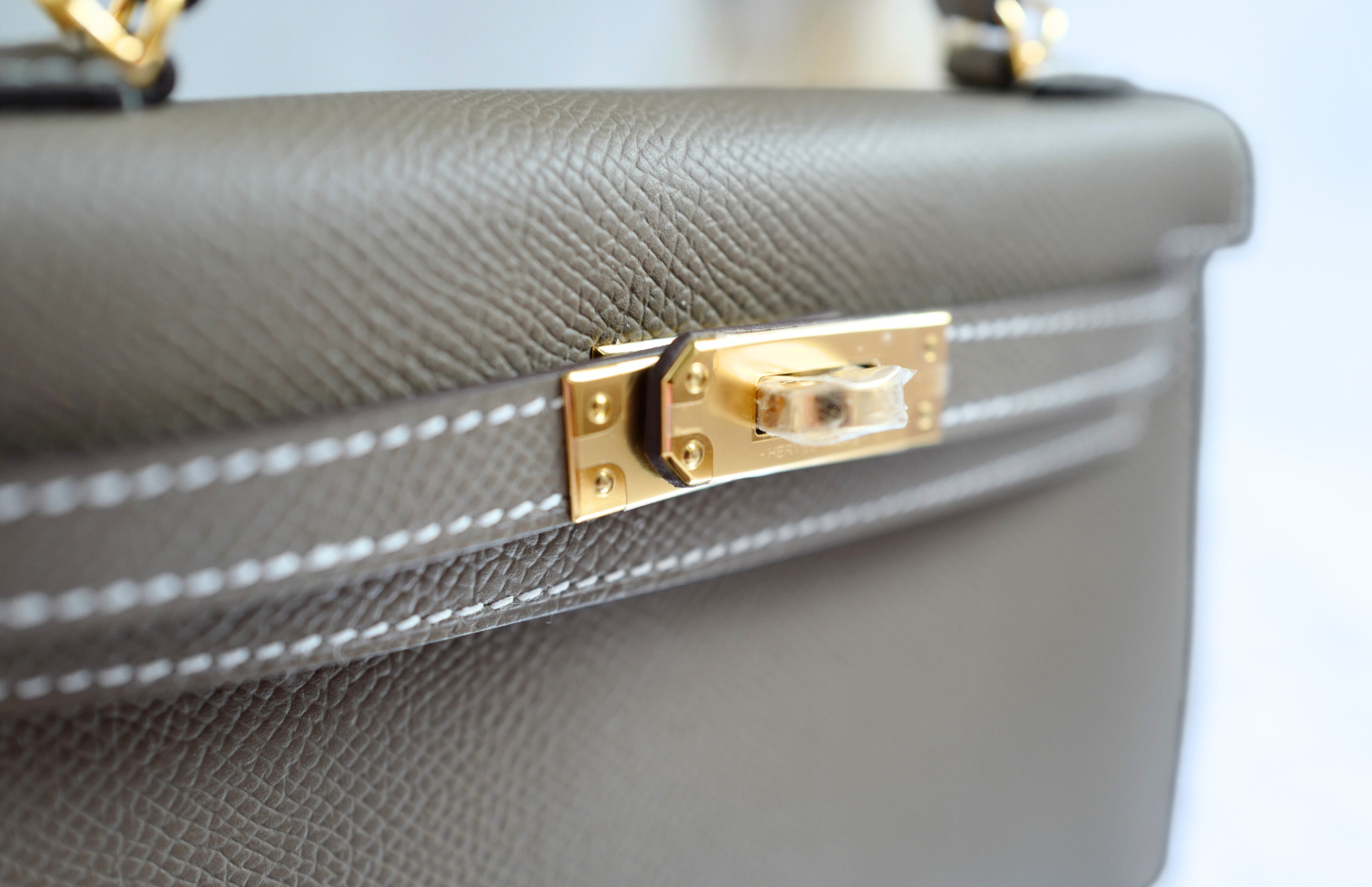 New Hermès Mini Kelly Etoupe Epsom Leather with Gold Hardware