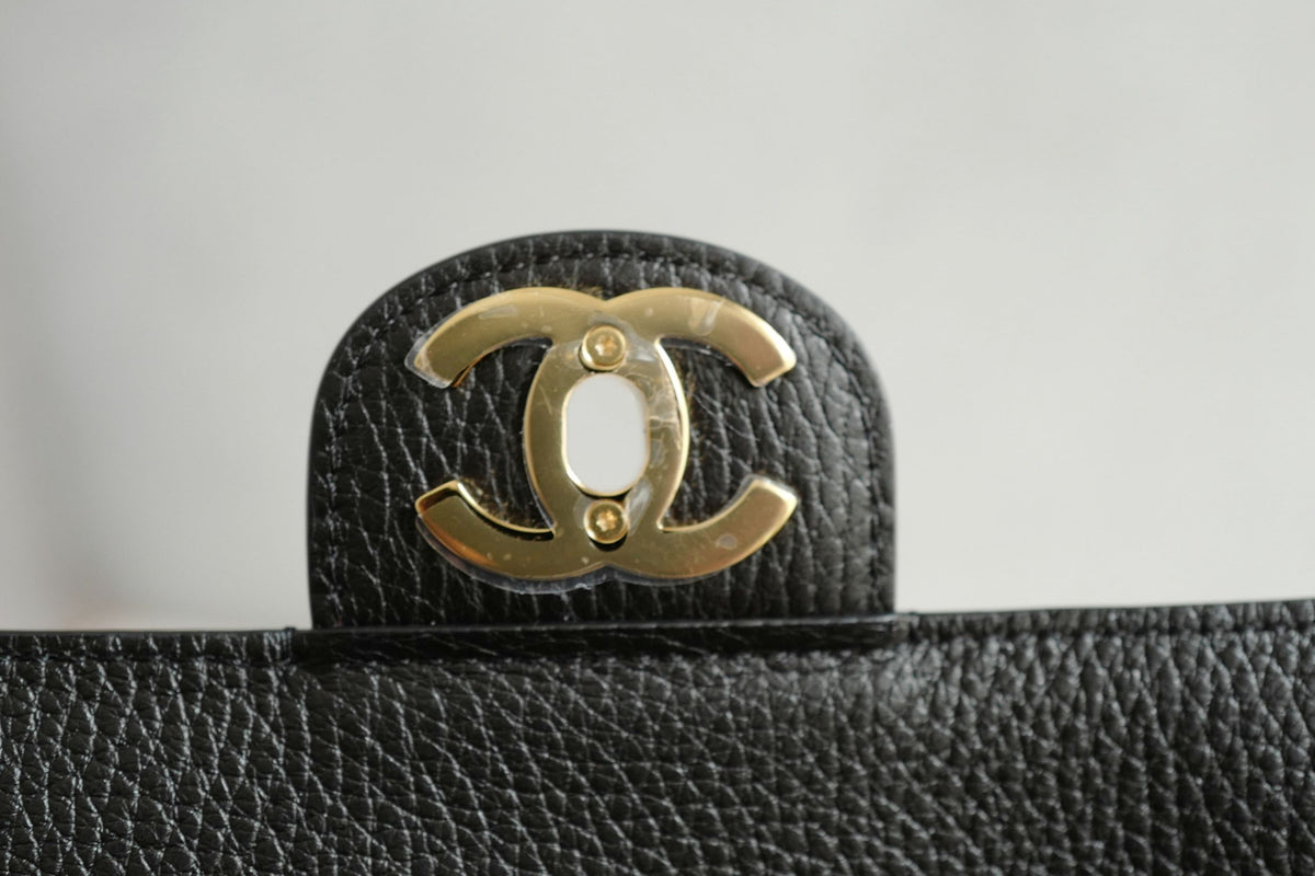 NEW Chanel 26S Maxi 32 Flapbag Black Grained Calfskin Gold Hardware