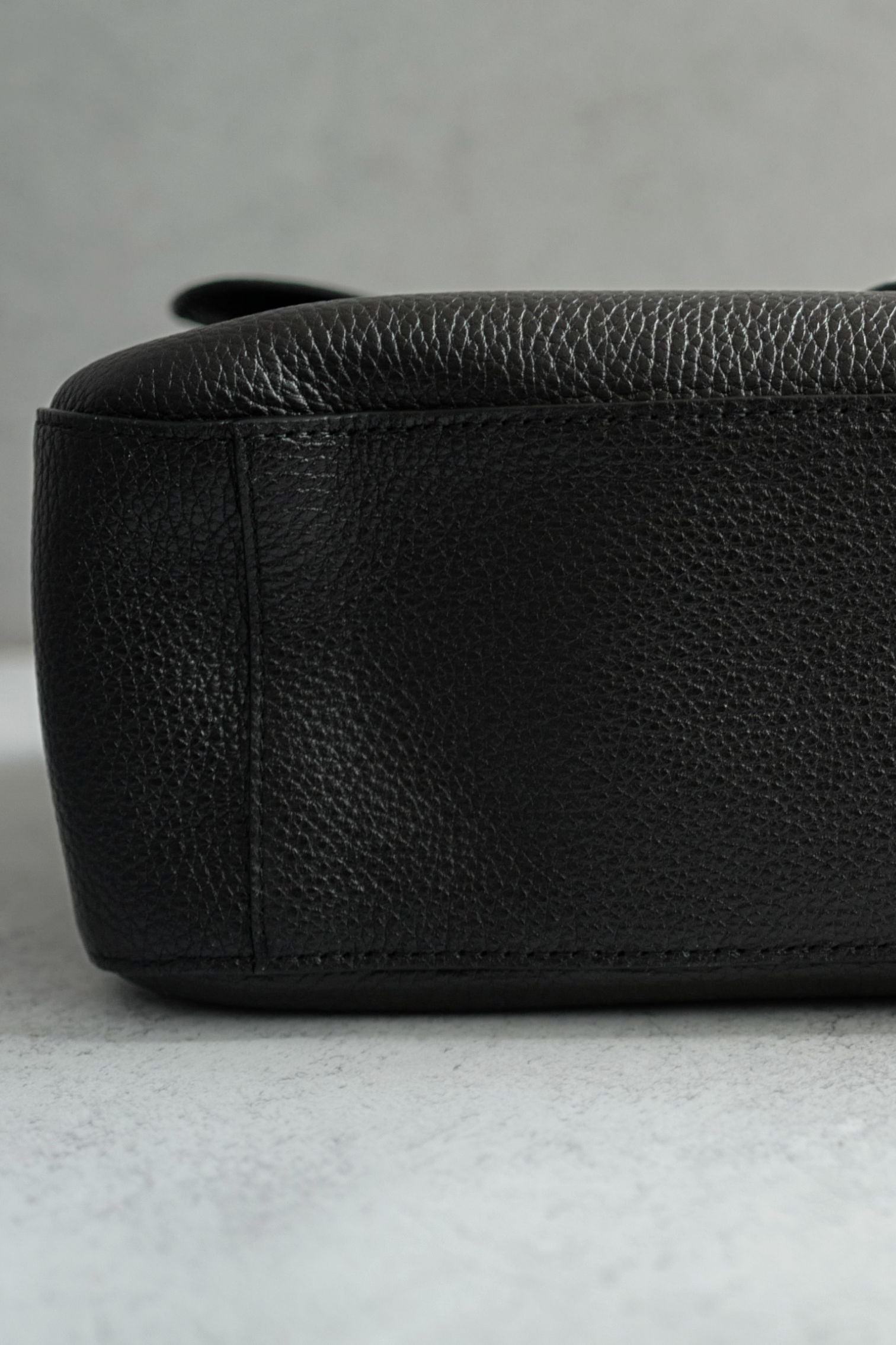 Chanel 26S Maxi 32 Flapbag "Matthieu Blazy" Black Grained Calfskin Gold Hardware