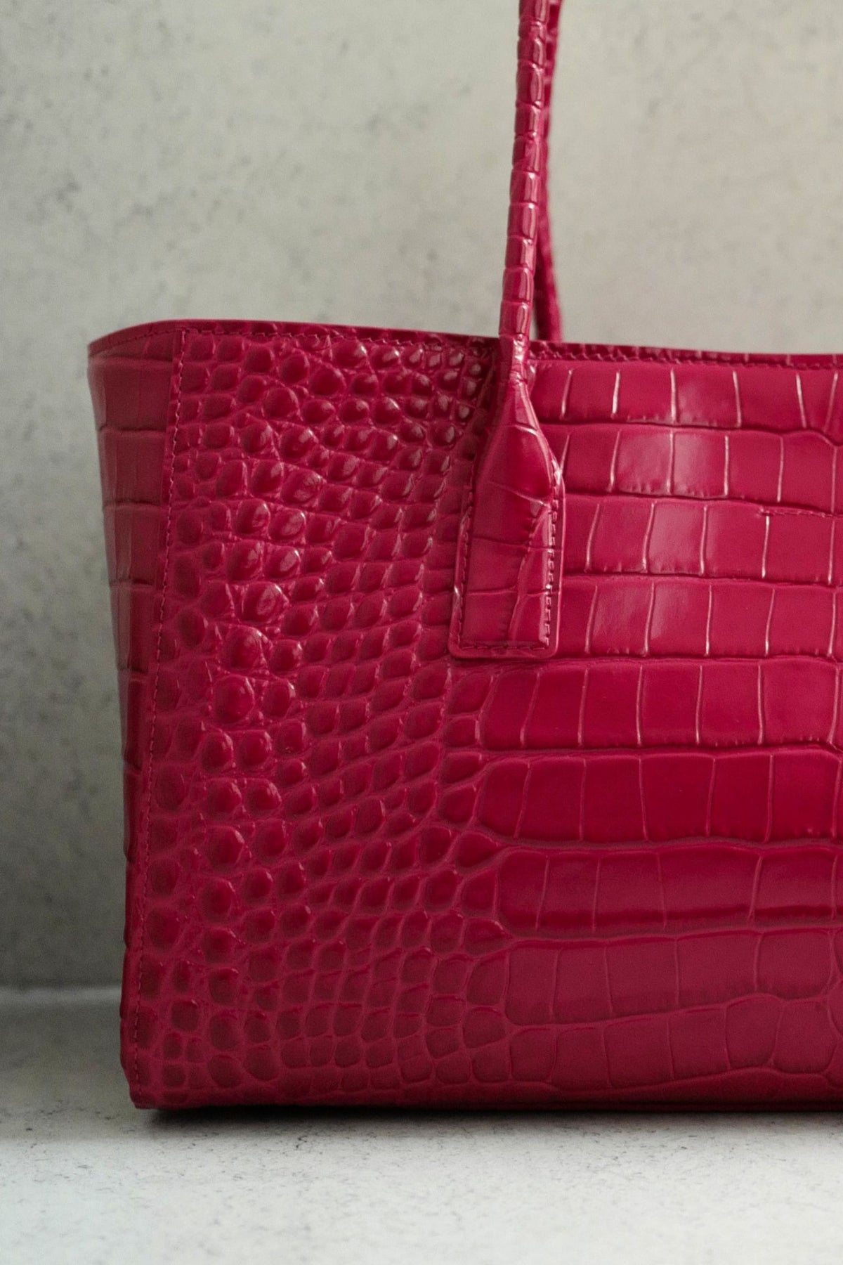 NEW Chanel 26K Matthieu Blazy's Small Tote Fuchsia Croc Embossed Calfskin GHW