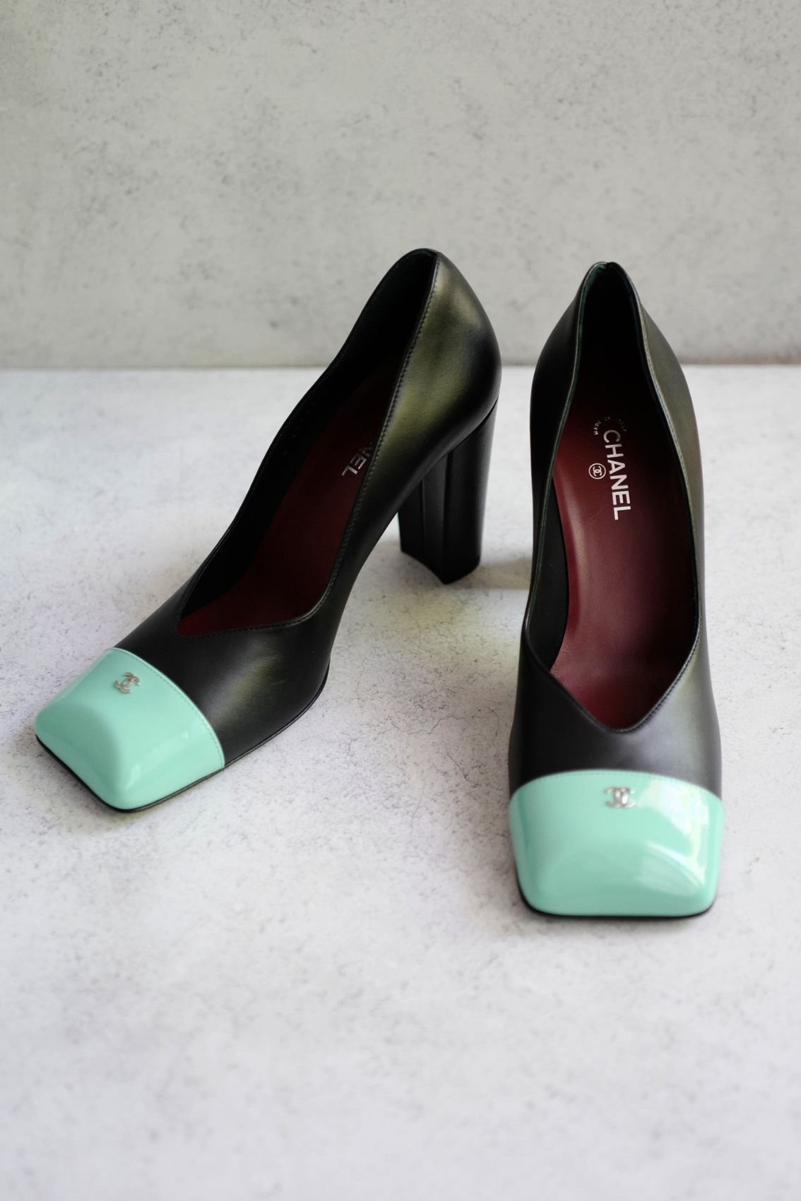 Chanel 26S Pumps Matthieu Blazy's Black/Green Lambskin Patent Calfskin Size 38c