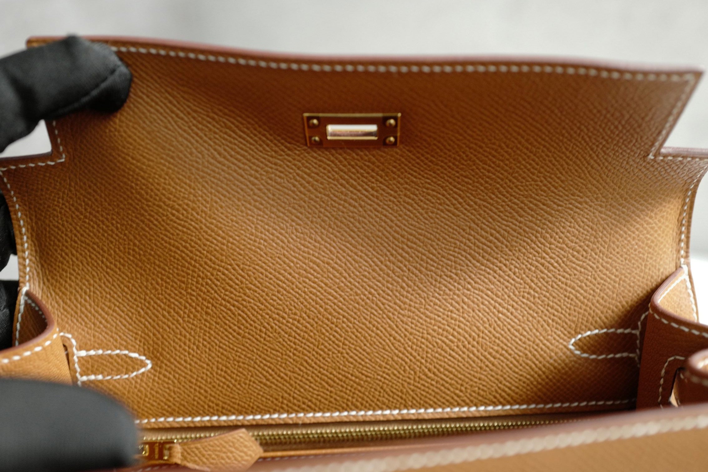 NEW Hermes Kelly 25 Gold Epsom Sellier Gold Hardware G Stamp 2026
