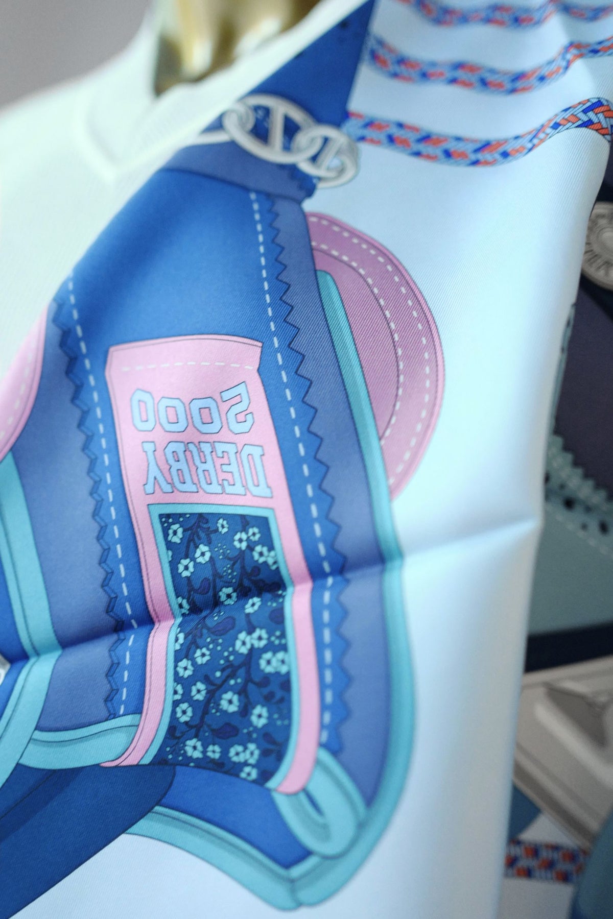 Hermes Derby 2000 Scarf 90 Bleu Ciel / Marine / Vieux Rose 100% Silk