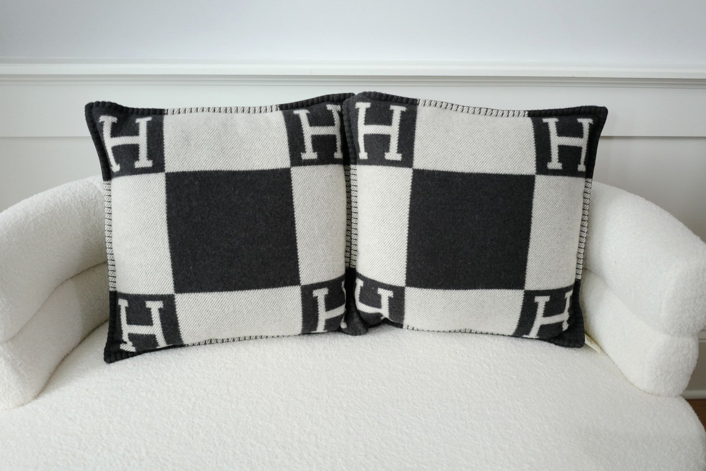 NEW Hermes Avalon Pillow Small Model Ecru Gris Fonce Jacquard Wool Cashmere