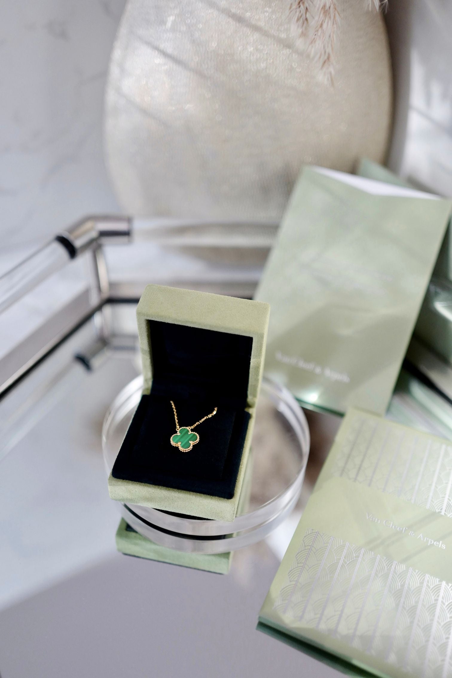 BNIB Van Cleef & Arpels Alhambra Malachite Pendant Necklace in 18K Yellow Gold