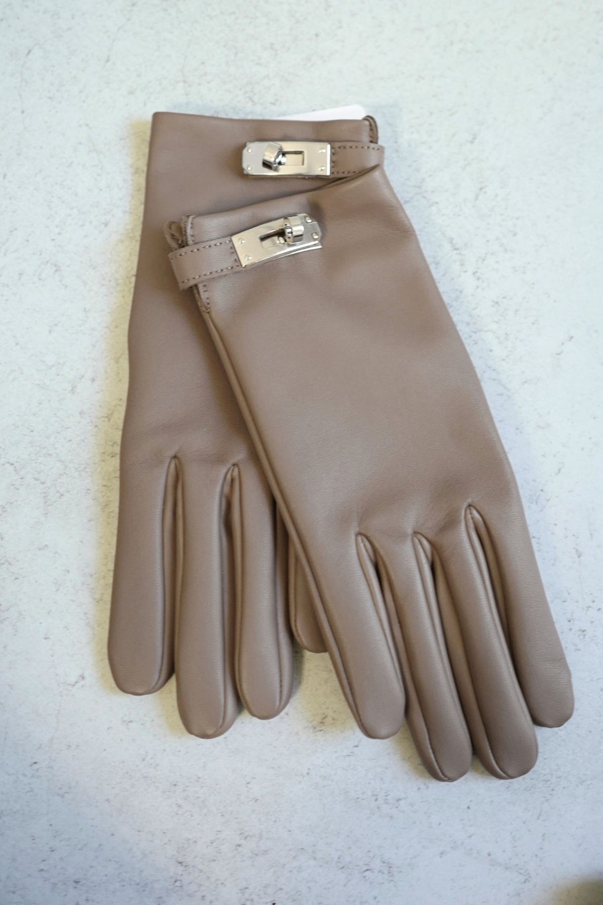 Hermès Hommage Gloves Lambskin Leather with Silk Lining Etoupe Size 70
