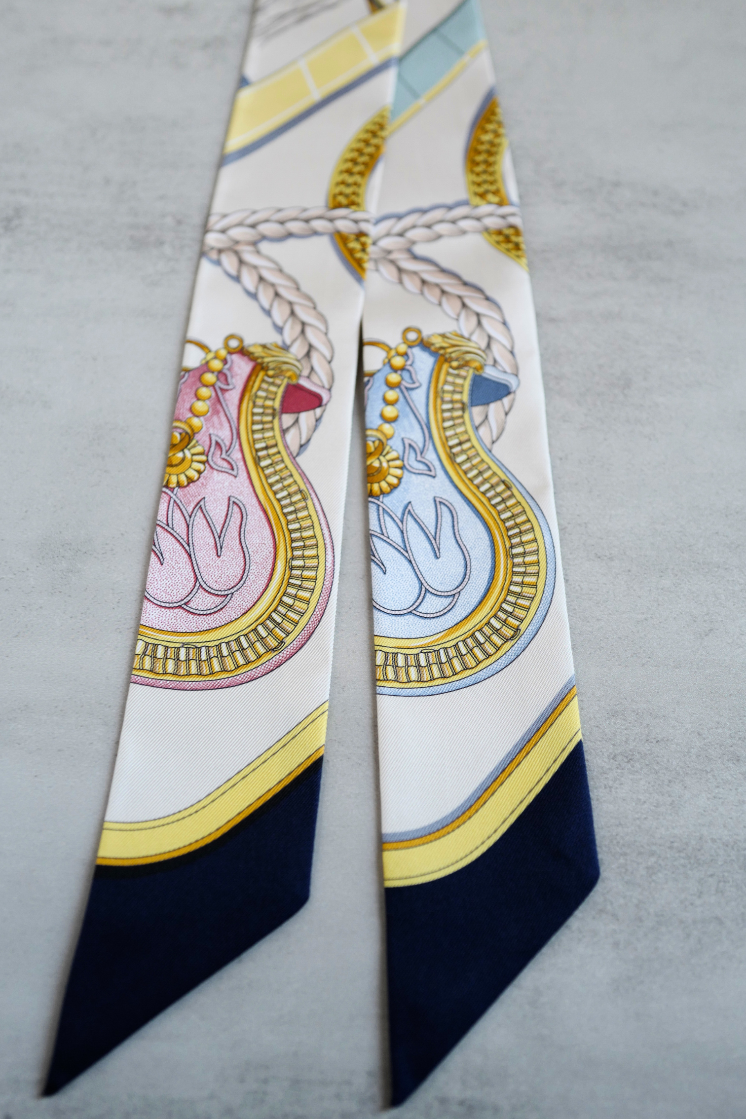 Hermès Twilly Grand Apparat Scarf Ivoire Marine Rose 100% Silk Twill