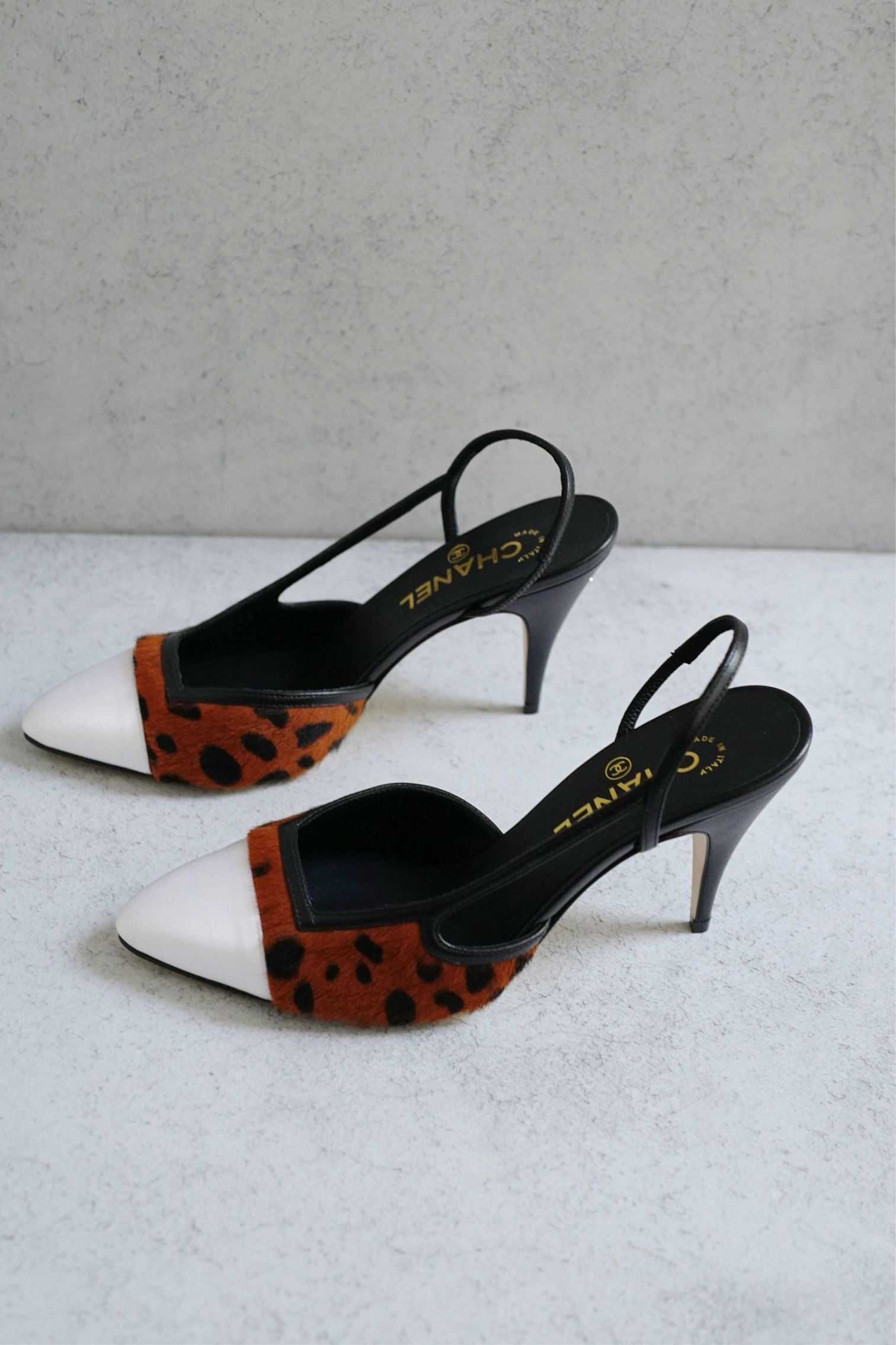 Chanel 26A Métiers d’Art Slingback Heels Brown/Black/White Leopard size 37.5