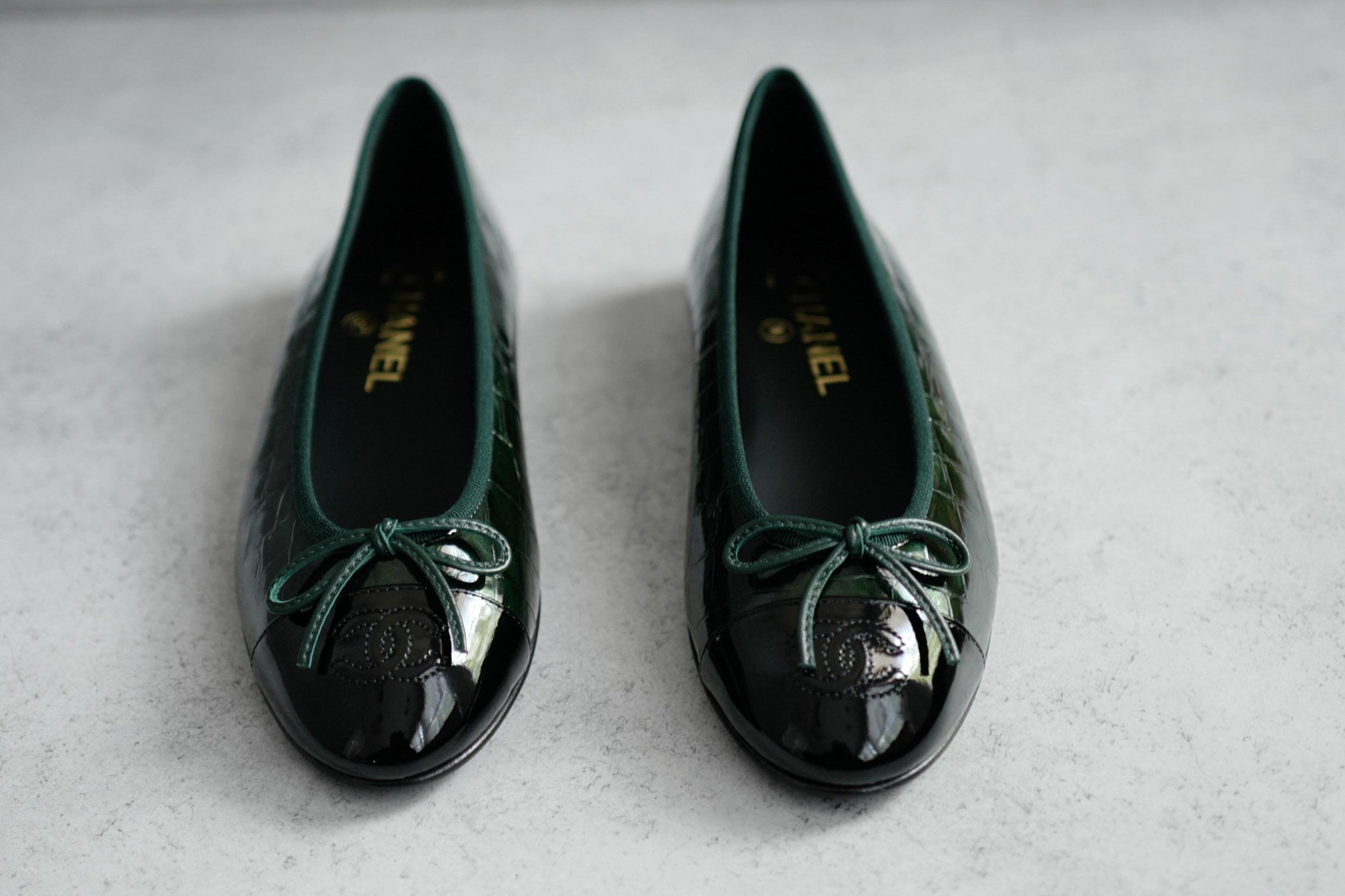 Chanel 26A Matthieu Blazy Ballet Flats Croc Patent Calfskin Dark Green Black 37