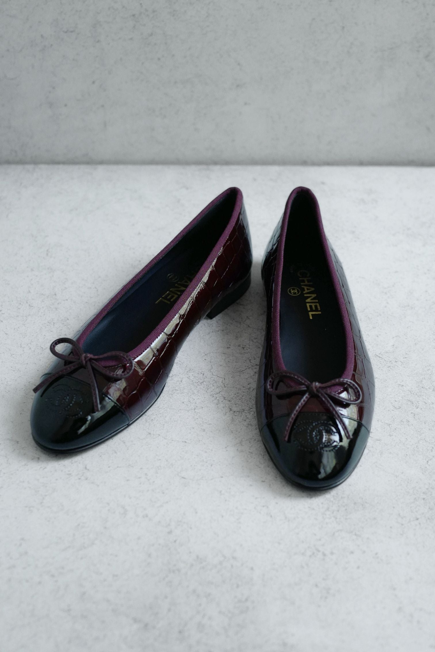 Chanel 26A Ballet Flats Croc Embossed Patent Calfskin Burgundy Black Size 37