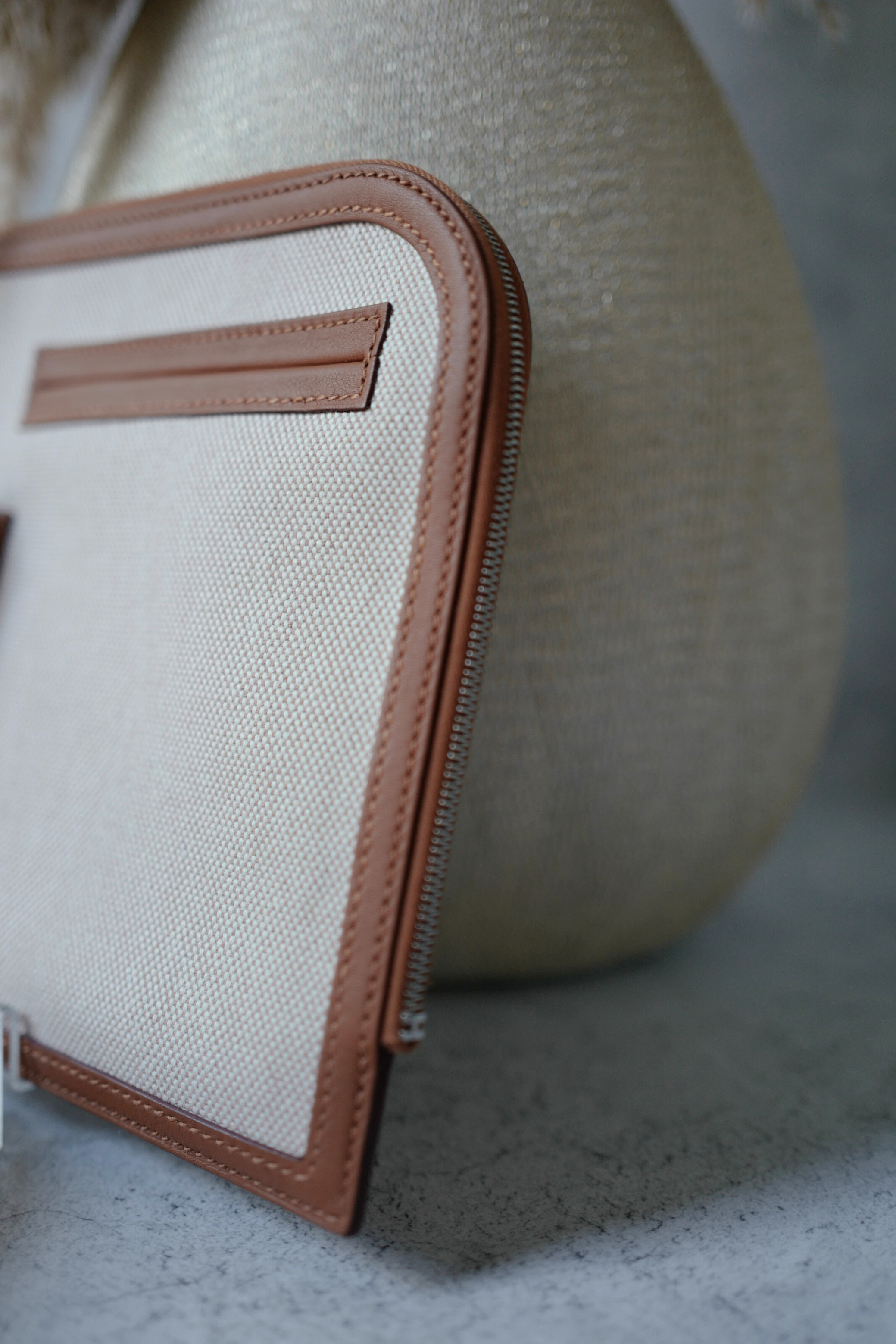BNIB Hermès H Swift Canvas Cargo Travel Pouch in Ecru-Gold with Palladium HW