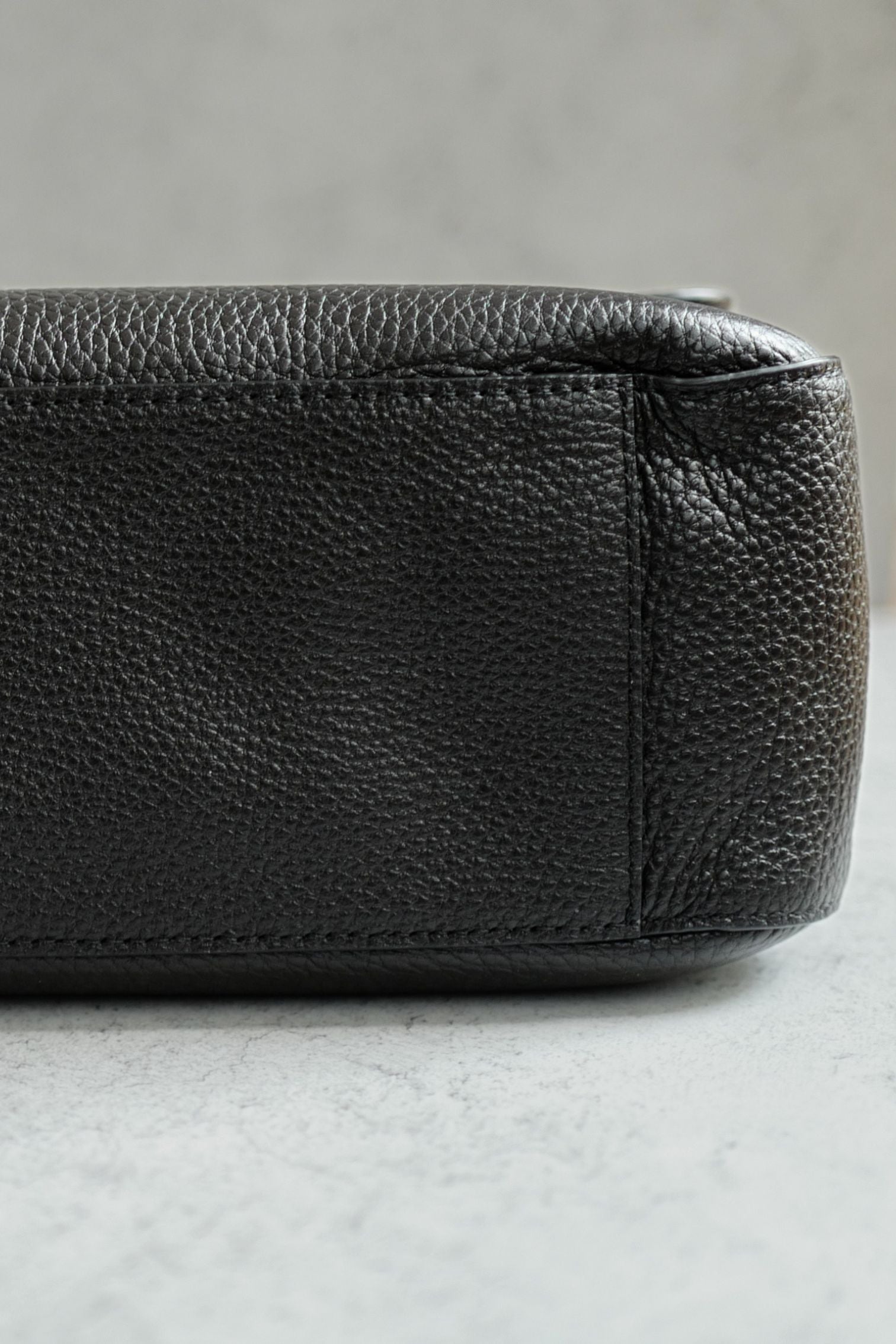 Chanel 26S Maxi 32 Flapbag "Matthieu Blazy" Black Grained Calfskin Gold Hardware