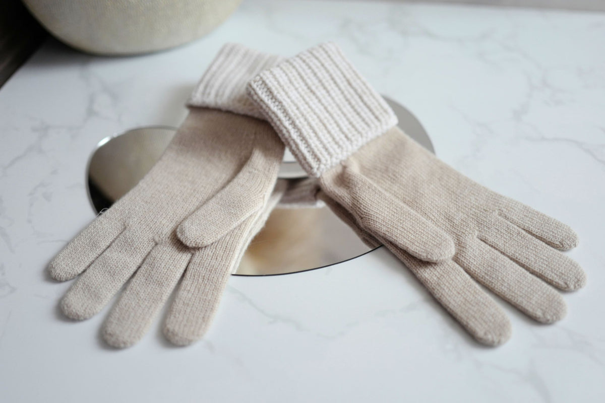 NEW Chanel Fall-Winter 2024/25 Knit Gloves CC Logo