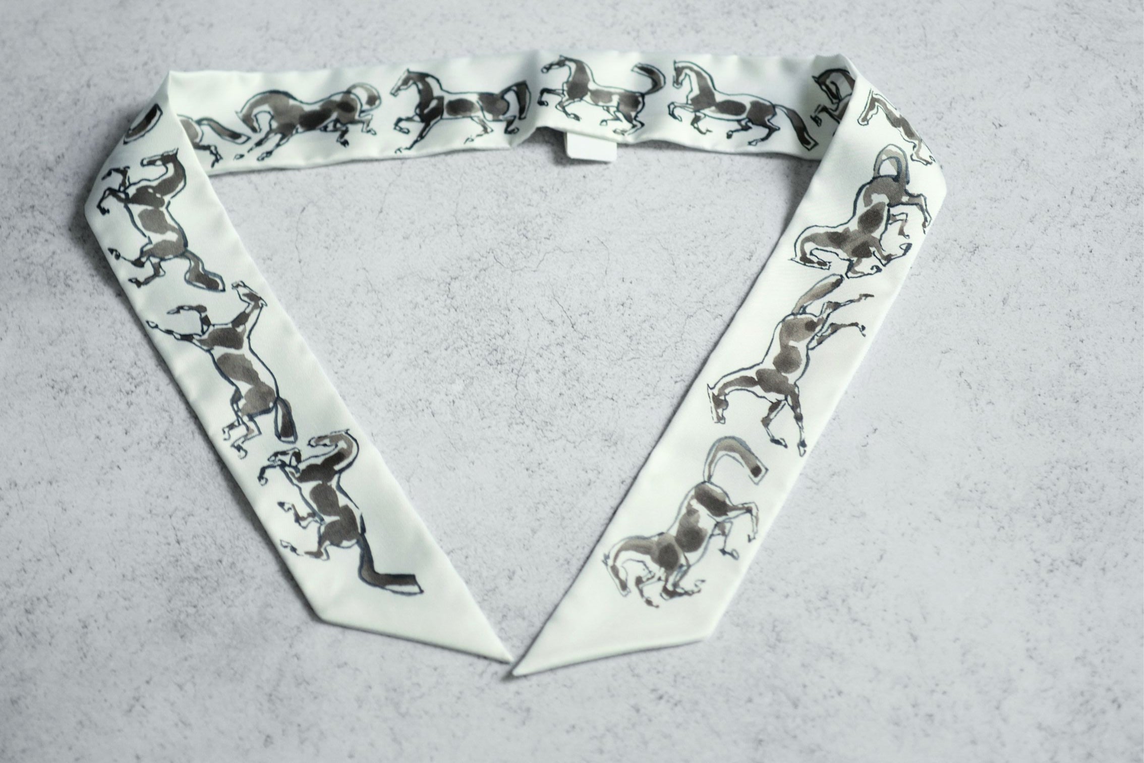 Hermès Chevaux en Liberte Twilly Blanc / Vert de Gris / Bronze 100% Silk
