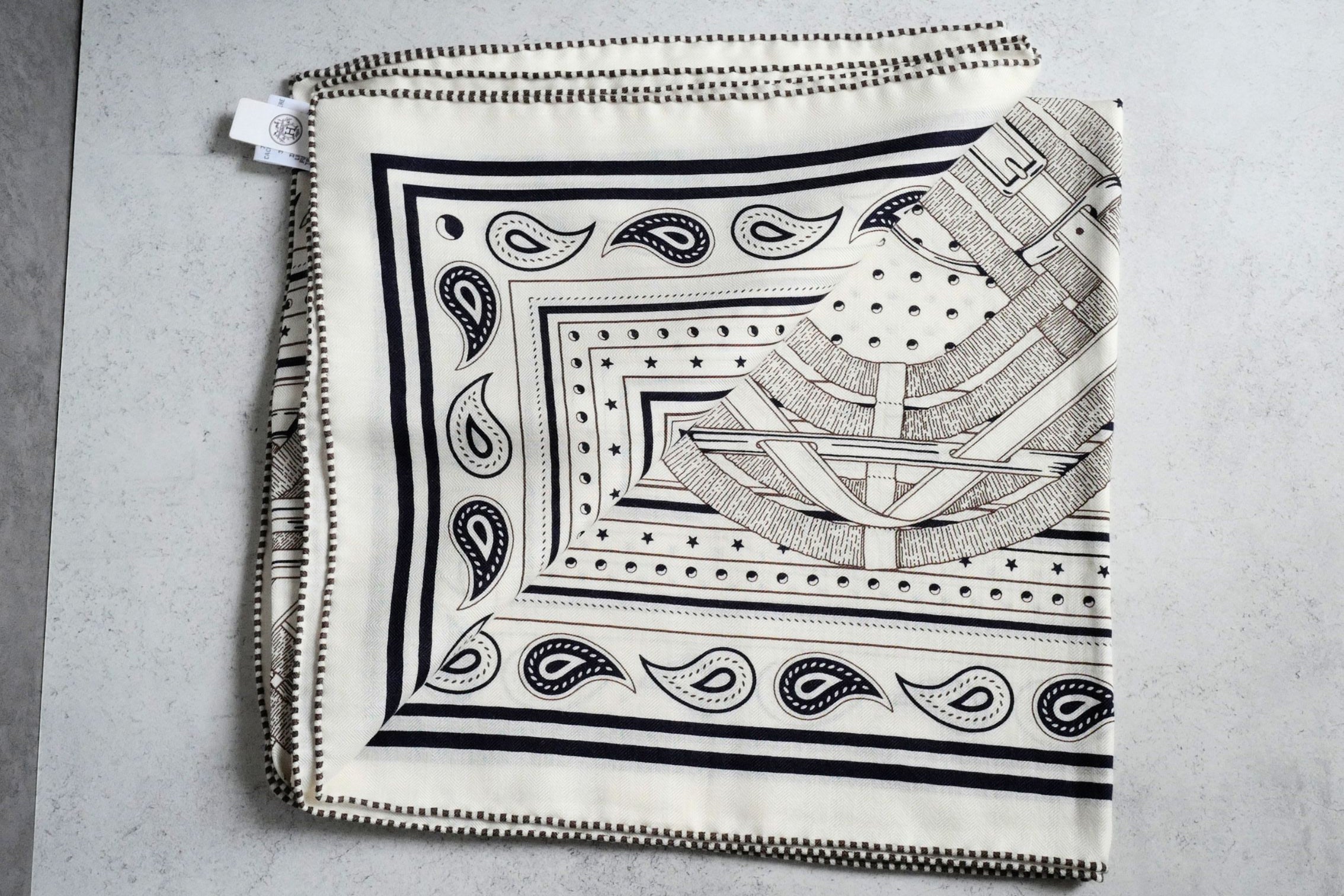 Hermès Mors a Jouets Bandana Shawl 140 Blanc/Bleu Marine/Ébène Cashmere Silk