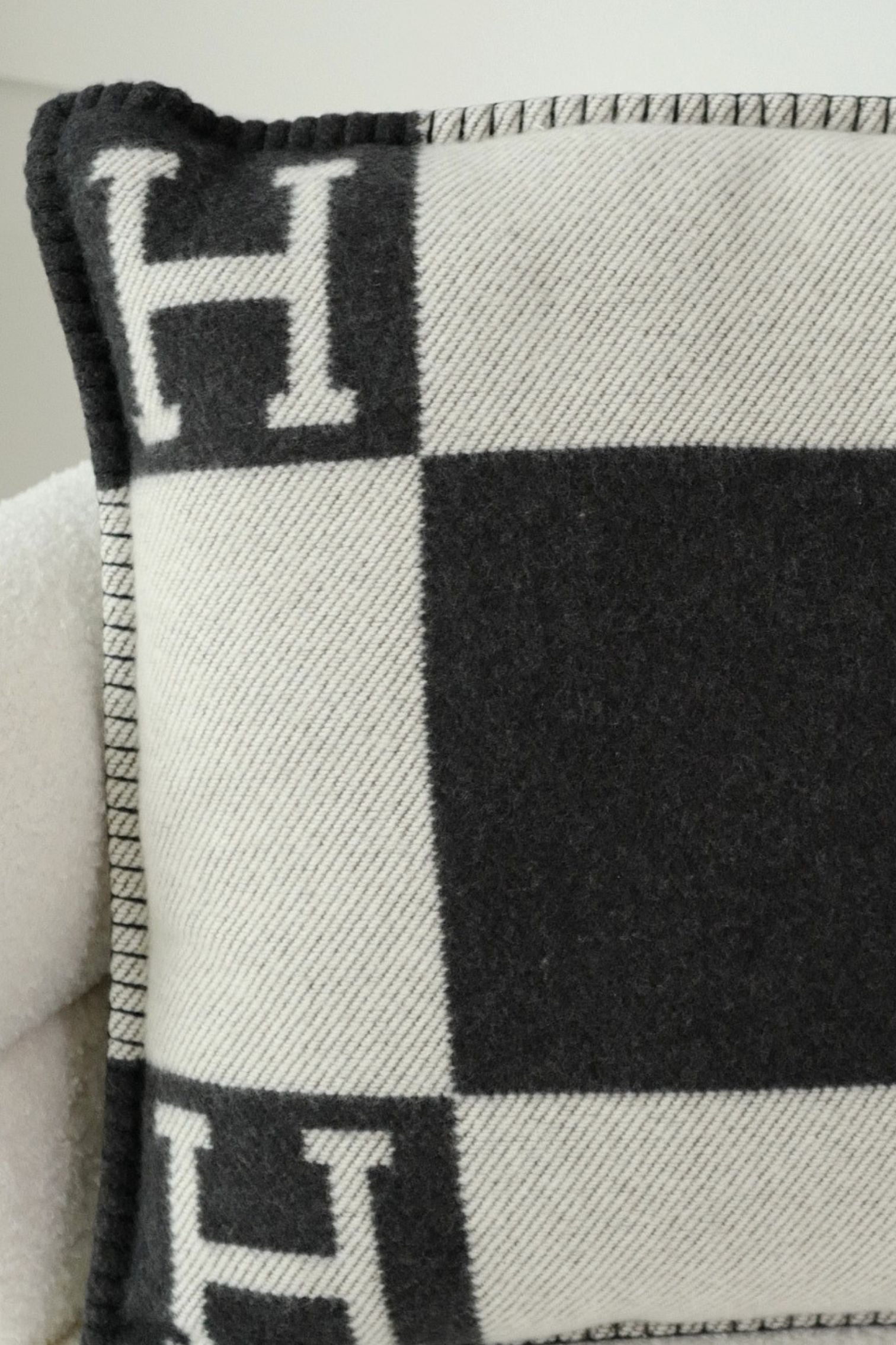 NEW Hermes Avalon Pillow Small Model Ecru Gris Foncé Jacquard Wool Cashmere