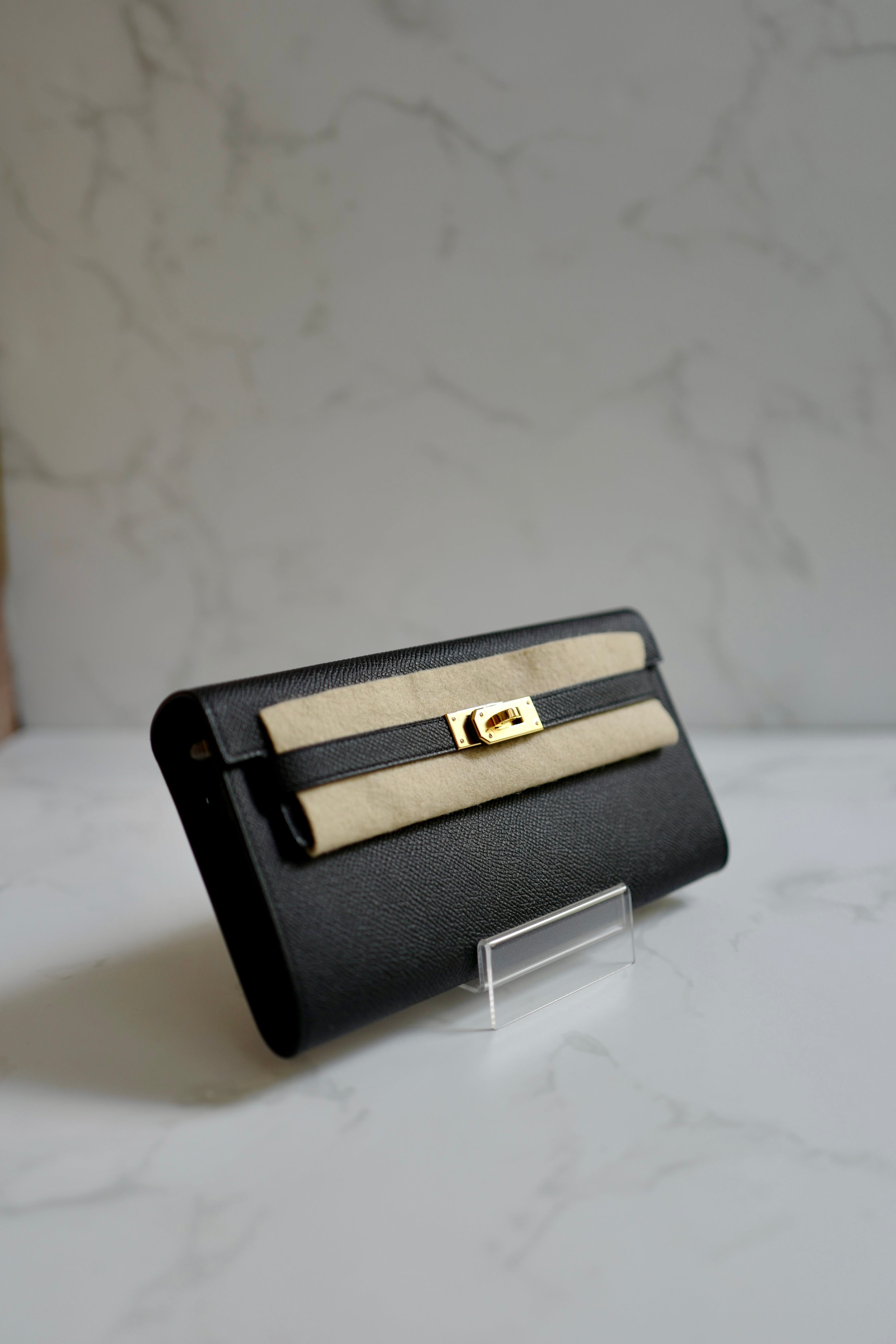 Hermes Sac Kelly To Go in Black Epsom Gold HW