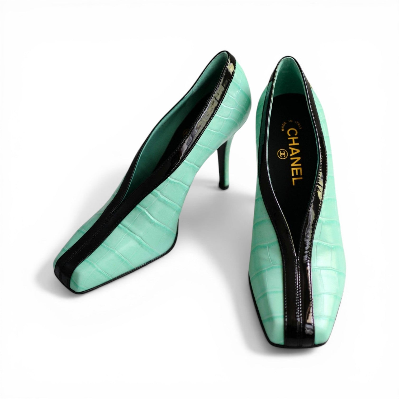 Chanel 26S Pumps Matthieu Blazy's Black/Green Crocodile Embossed Size 38