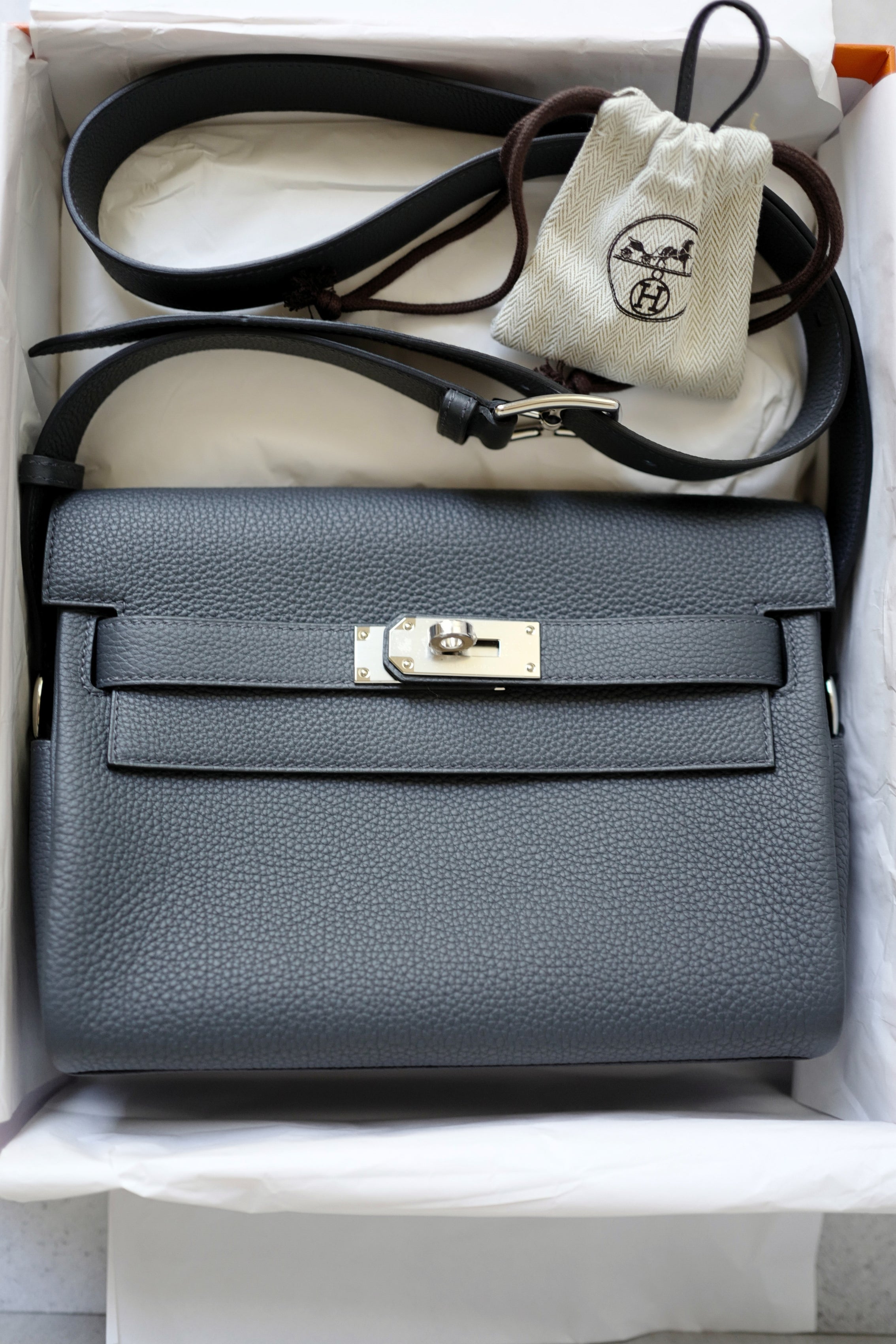 BNIB Hermès Kelly Messenger PM Veau Togo Bag Gris Misty Palladium Hardware