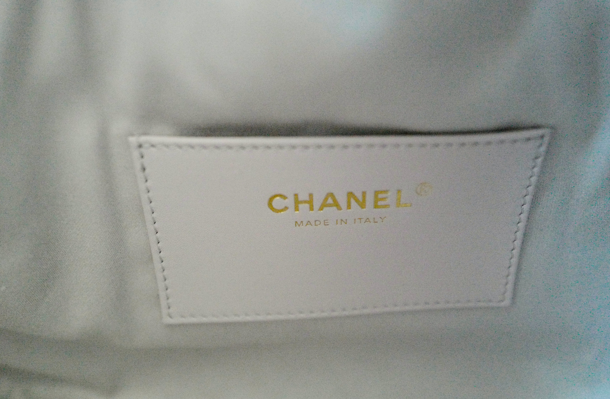 BNIB Chanel 25K Small Hobo Bag Light Pink Grained Calfskin with Gold Hardware