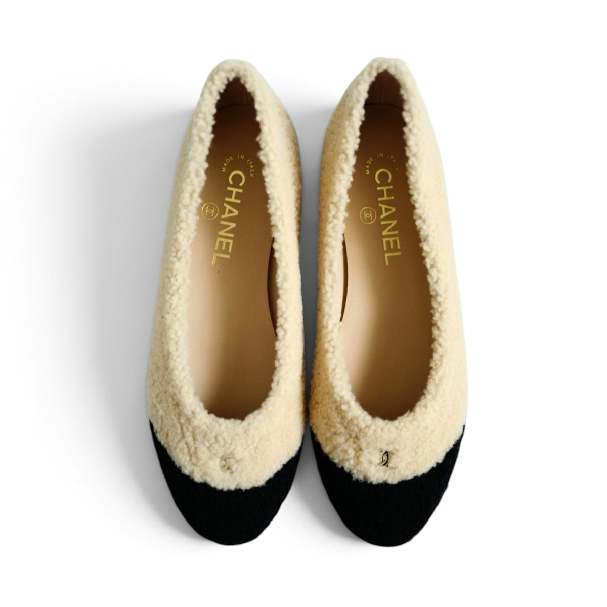 Chanel 26N Coco Neige Ballet Flats Shearling Lambskin Light Beige Black Sz 38