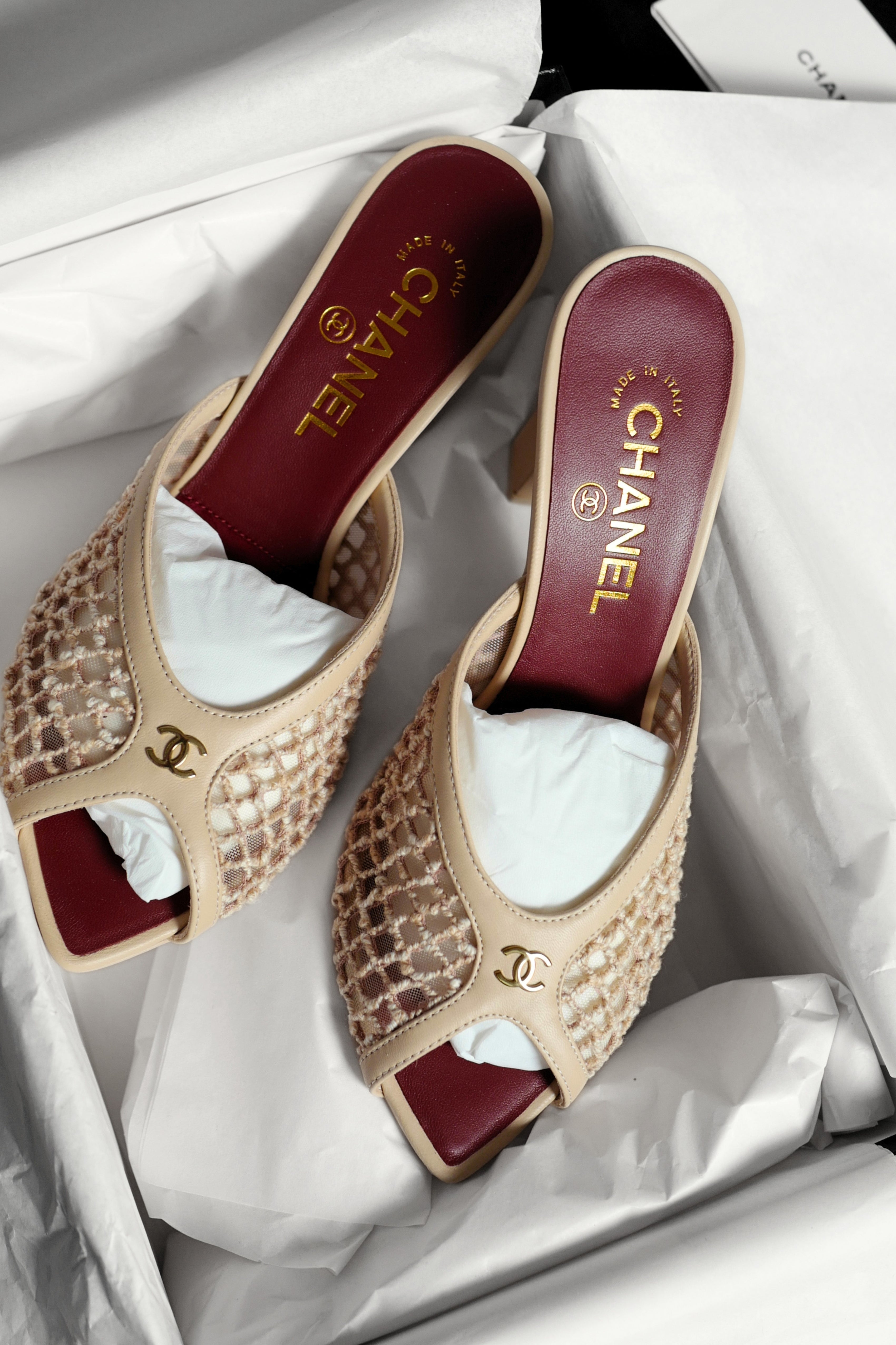 Chanel 26M Coco Beach Mules Light Beige Mixed Fibers/Cotton/Lambskin Size 37.5