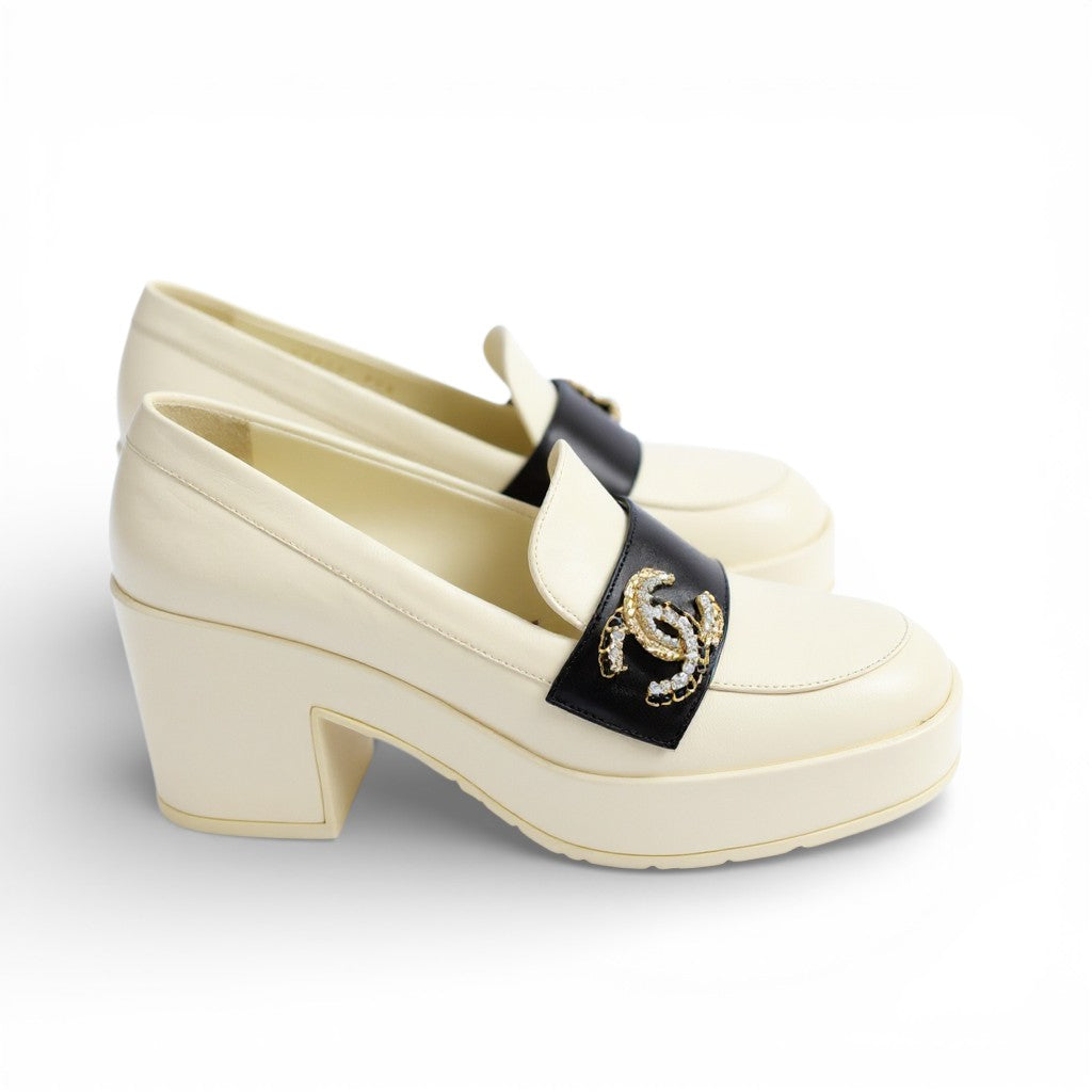 BNIB CHANEL 23C Ivory/Black Crystal CC Logo Moccasin Loafers 37.5